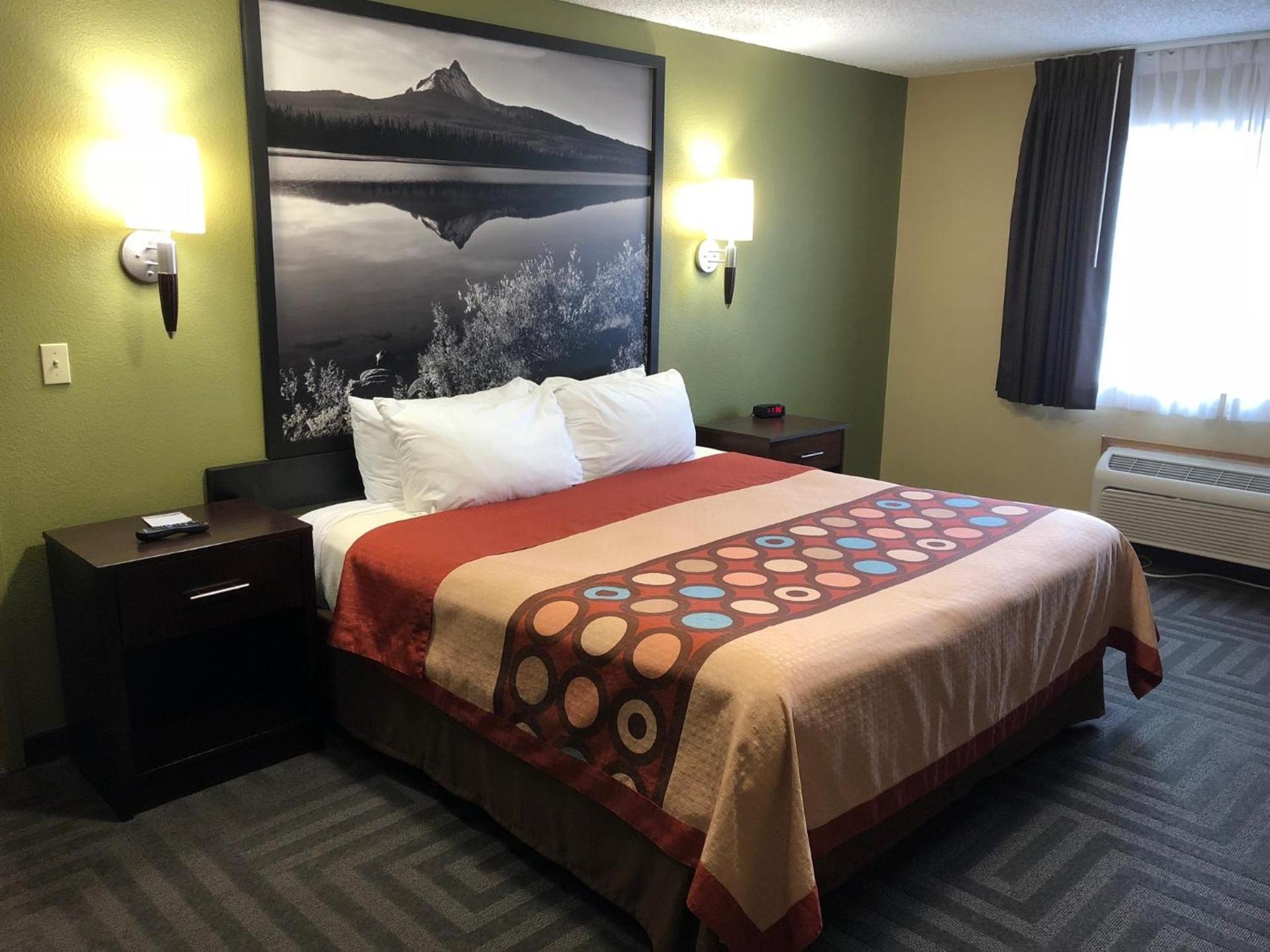 Super 8 by Wyndham LaGrande photo 30