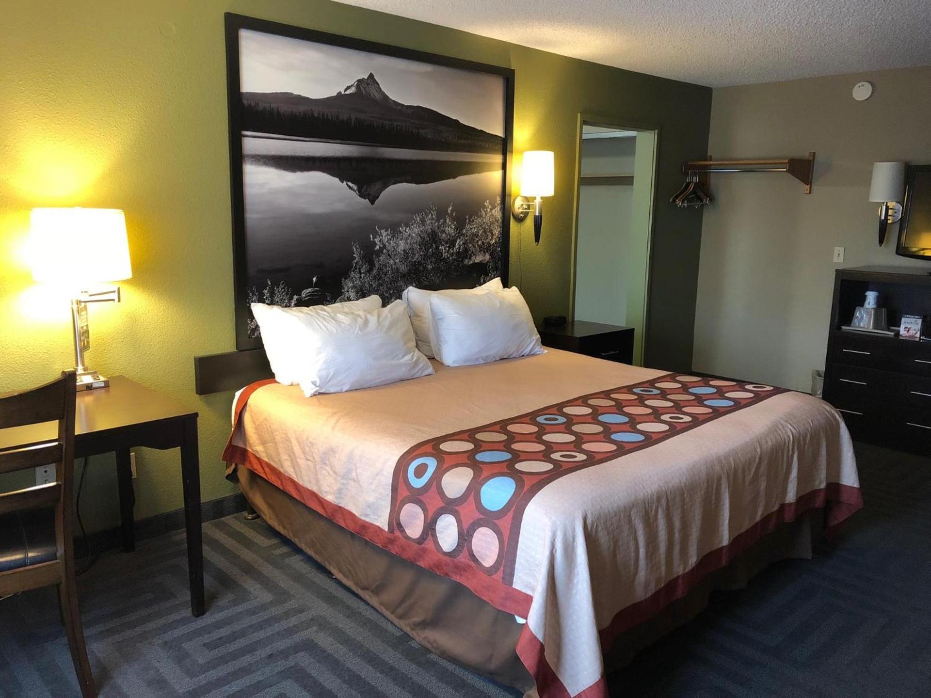 Super 8 by Wyndham LaGrande photo 31