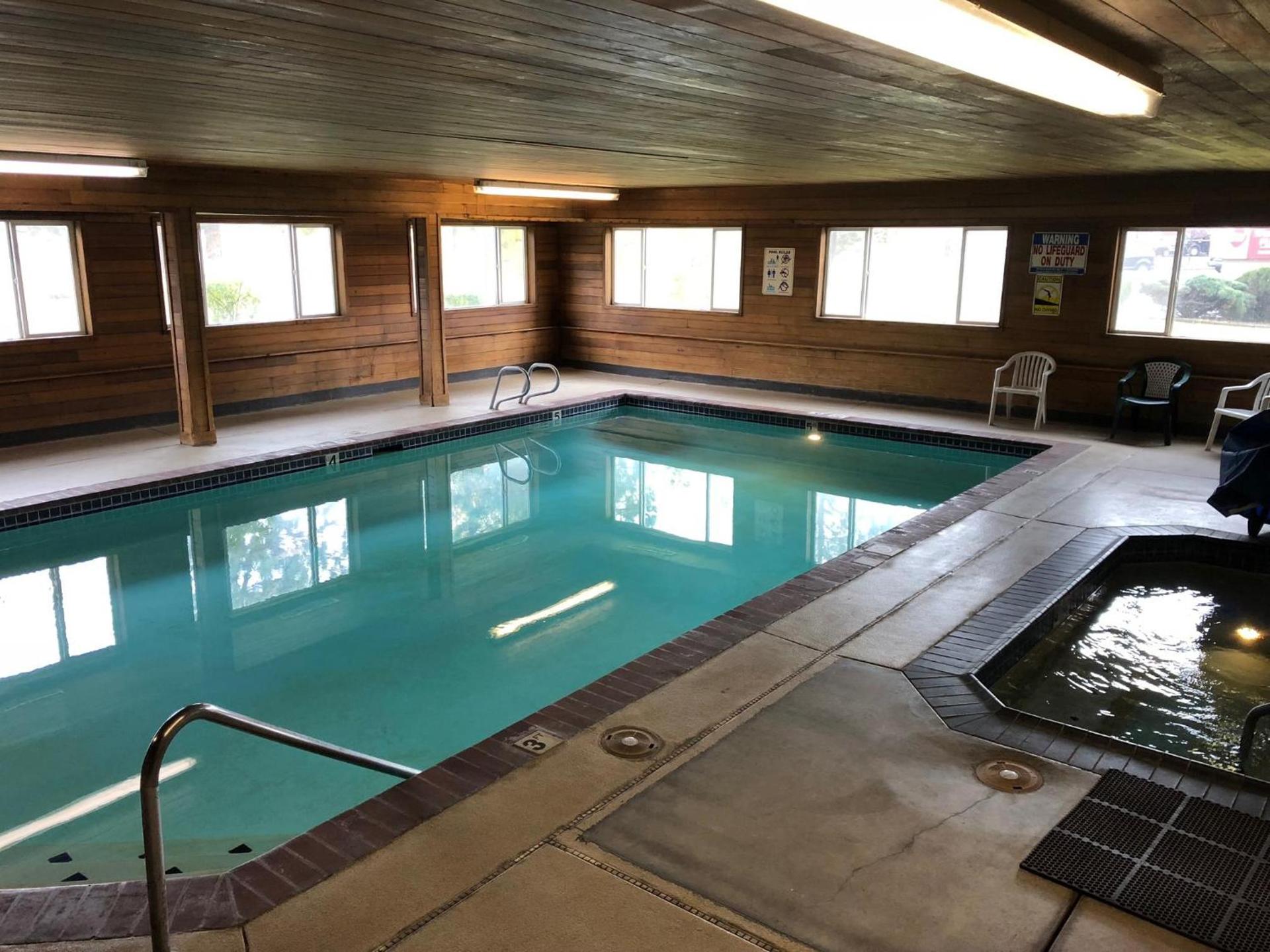 Super 8 by Wyndham LaGrande photo 34