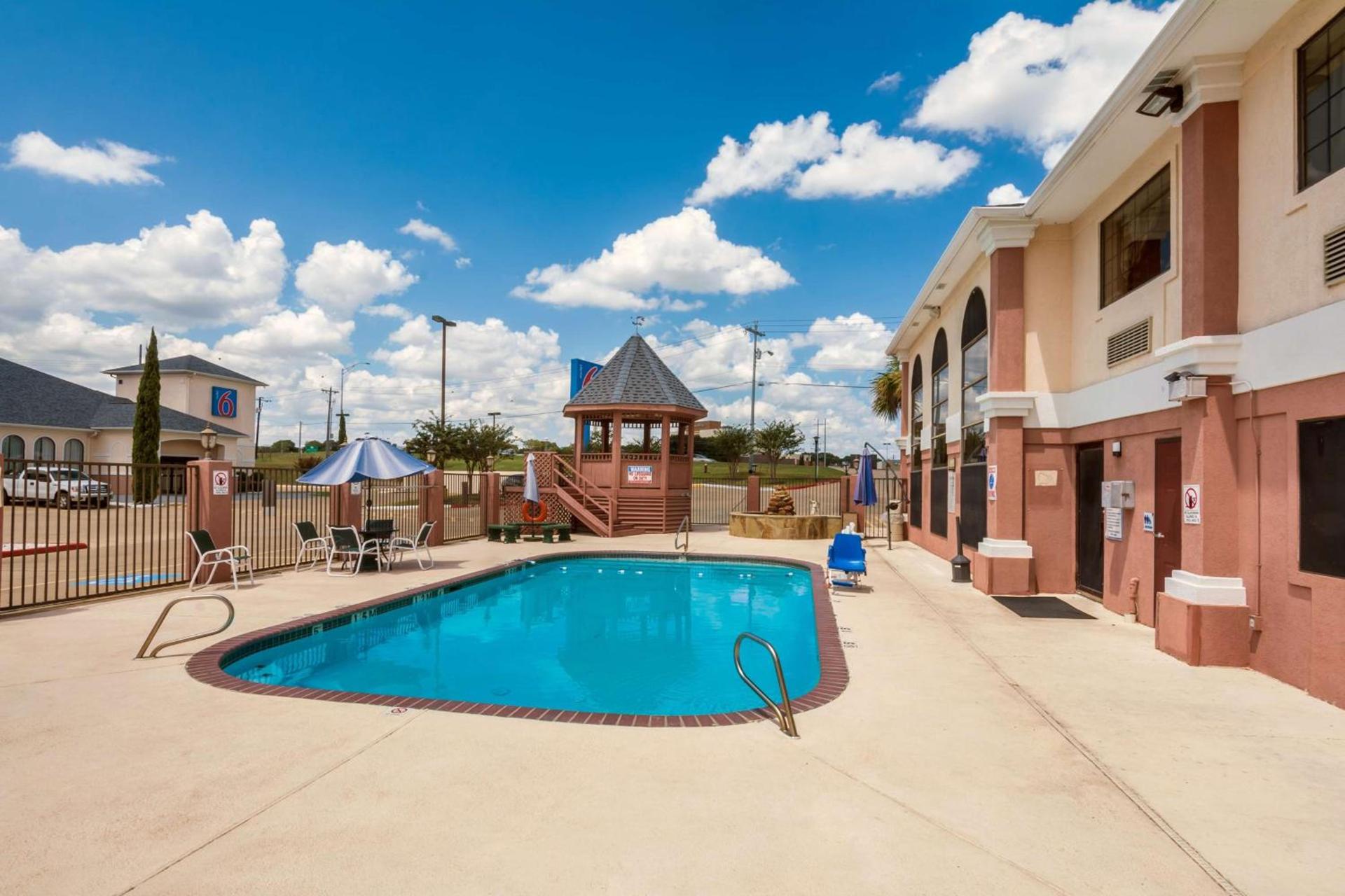 Motel 6-Brenham, TX photo 13