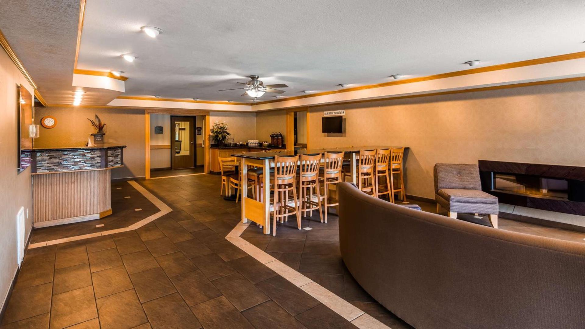 Best Western Plus Landmark Inn photo 2