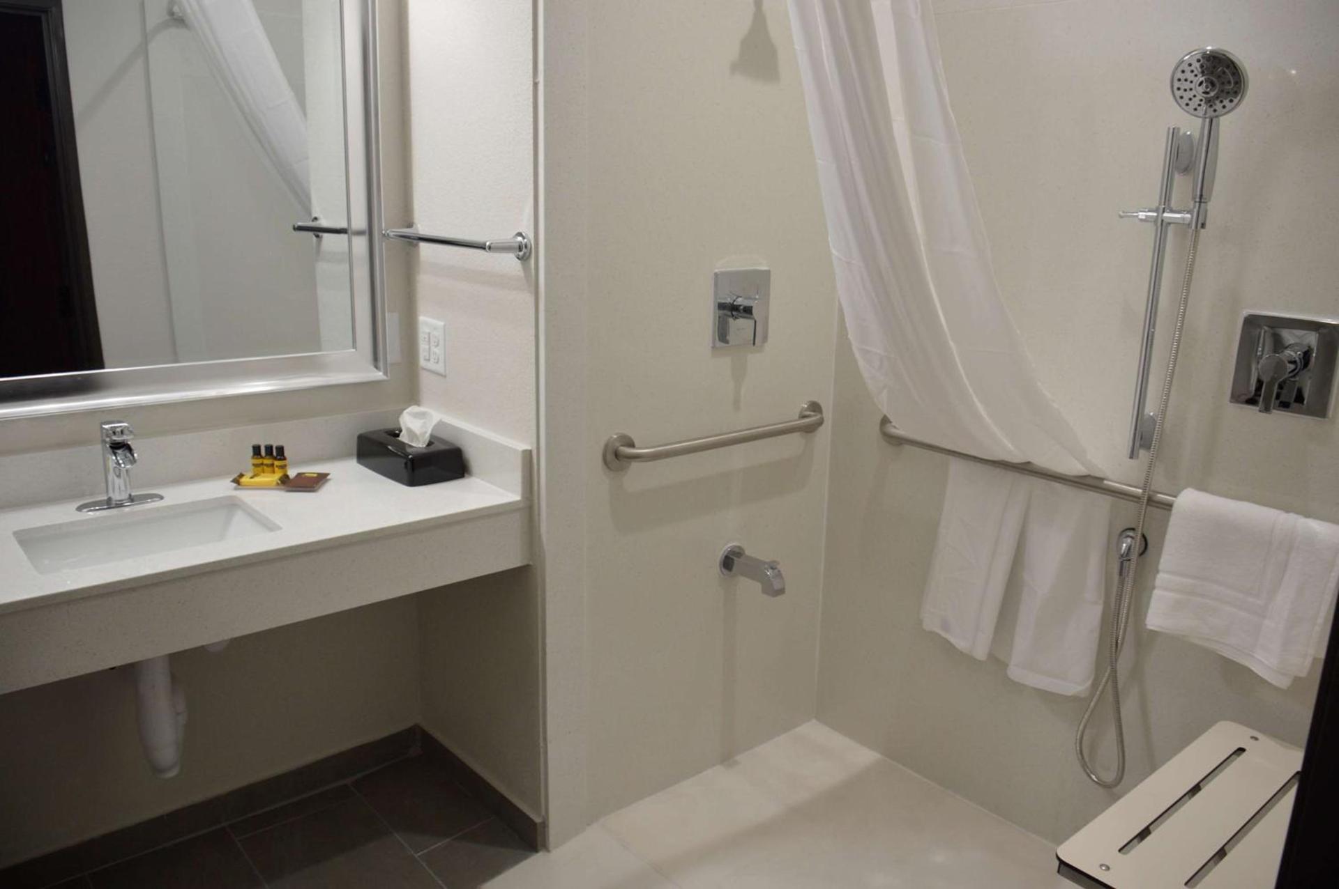 Best Western Plus Waller Hotel photo 32