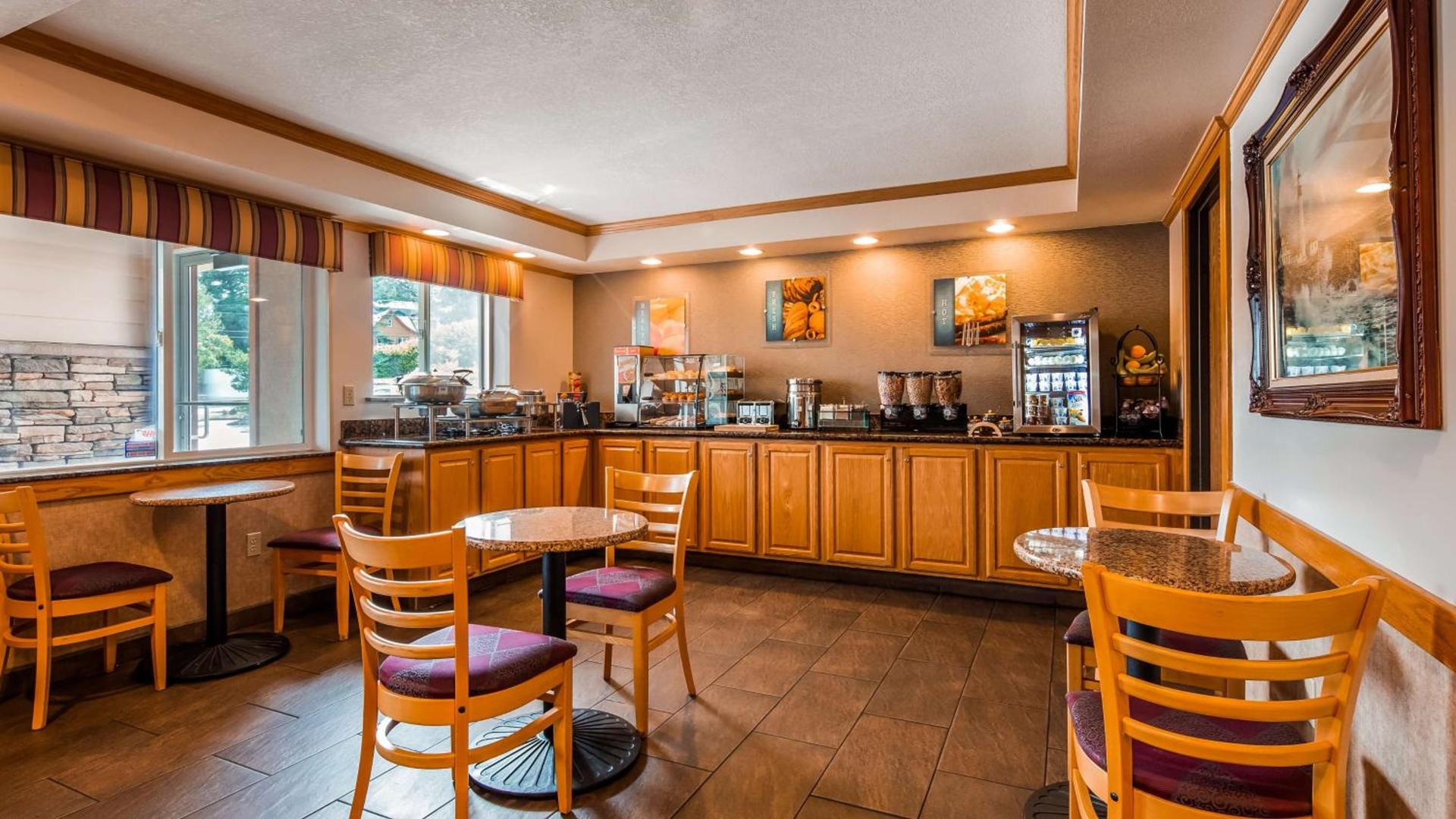 Best Western Plus Landmark Inn photo 3