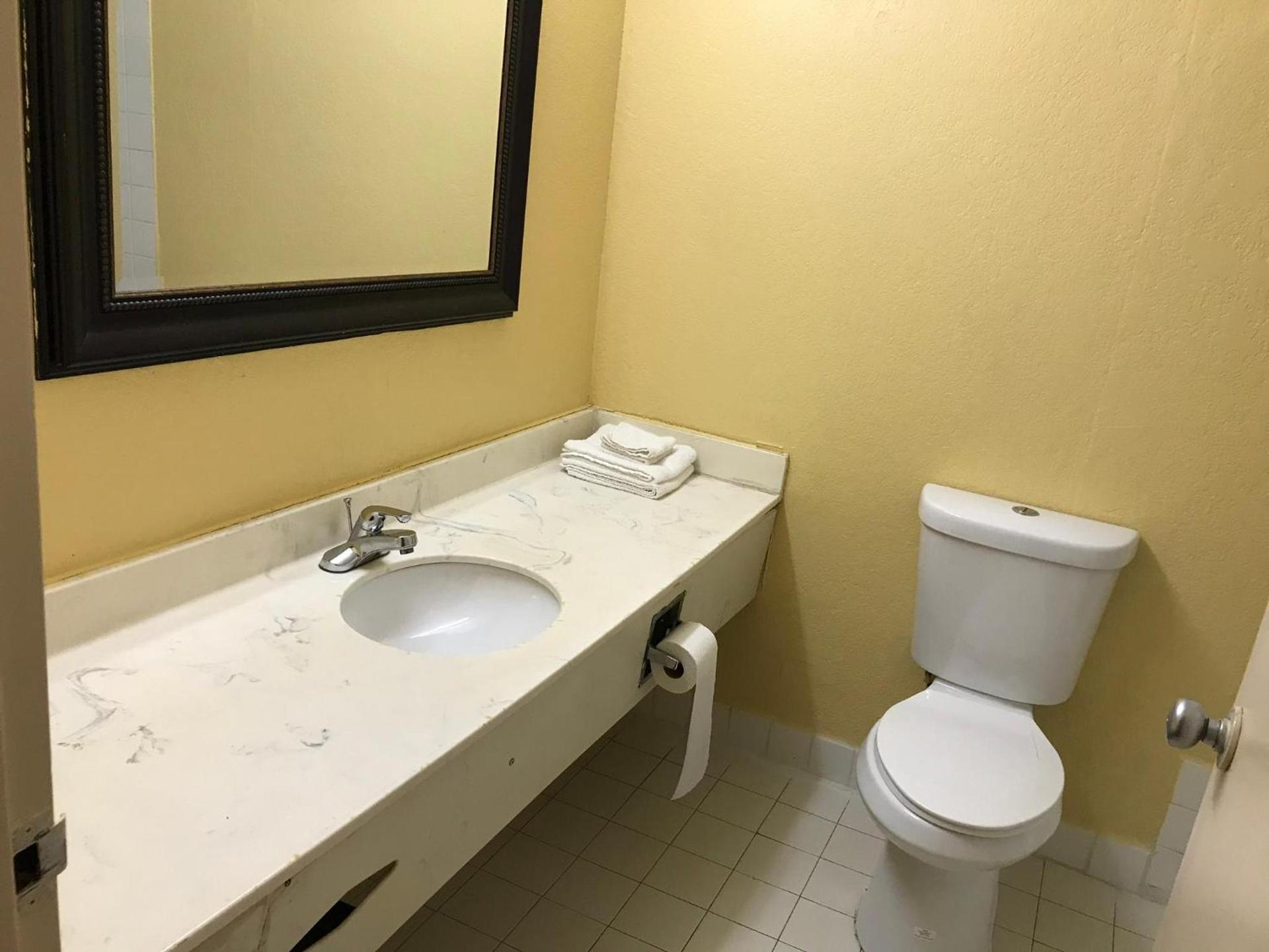 Economy Inn photo 6