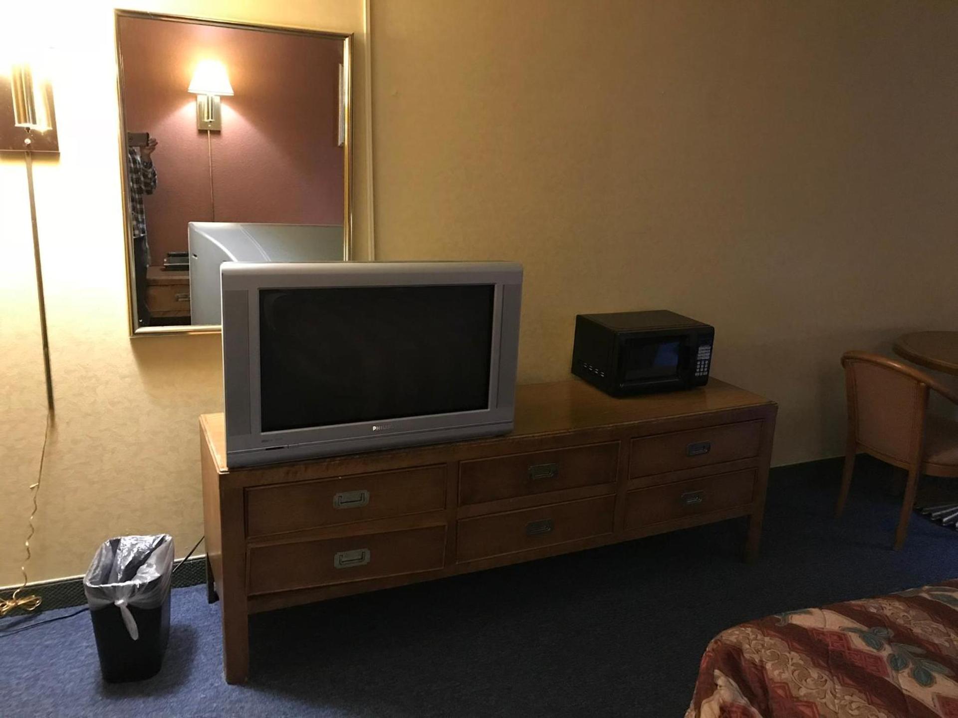 Economy Inn photo 4