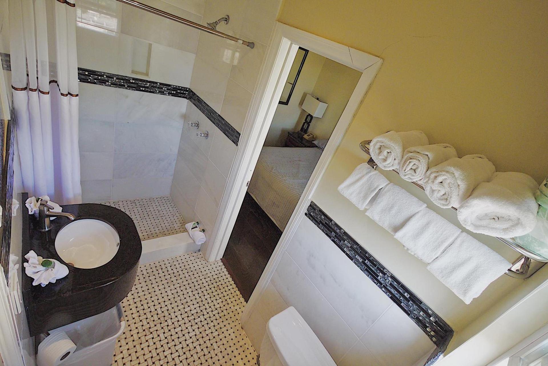 Trylon Hotel - Hollywood photo 11