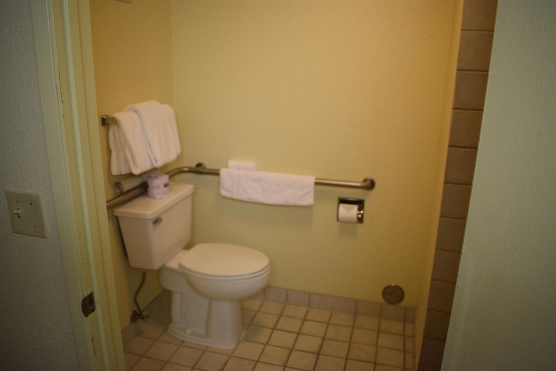 Baymont by Wyndham Yakima Riverfront photo 25