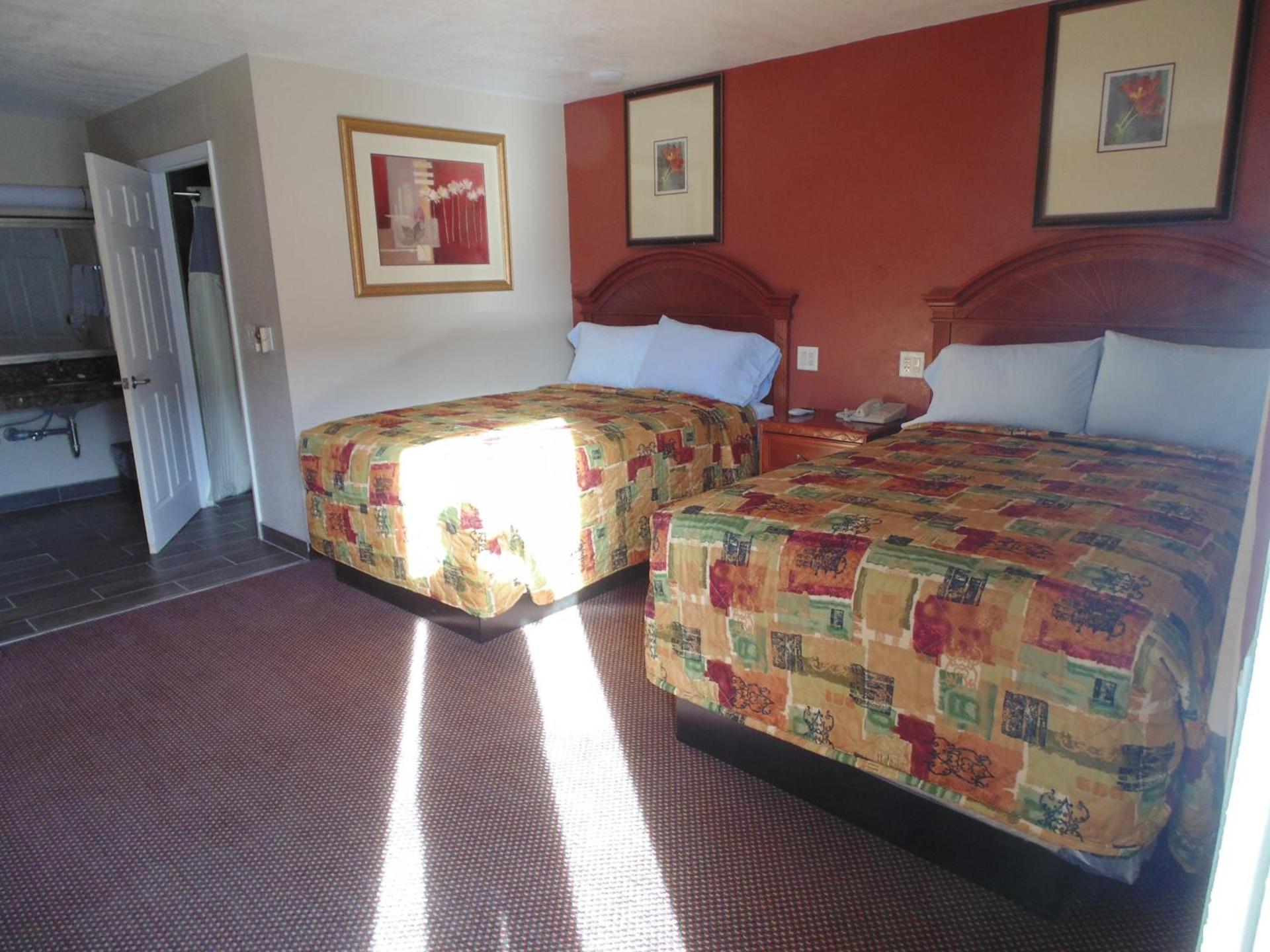 Western Inn & Suites photo 23