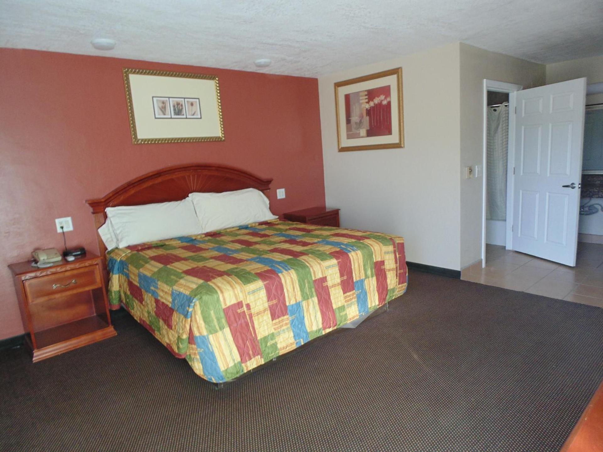 Western Inn & Suites photo 24