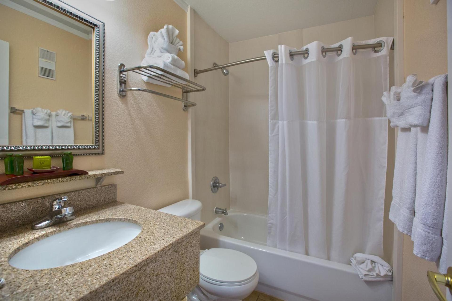 Sailport Waterfront Suites photo 15
