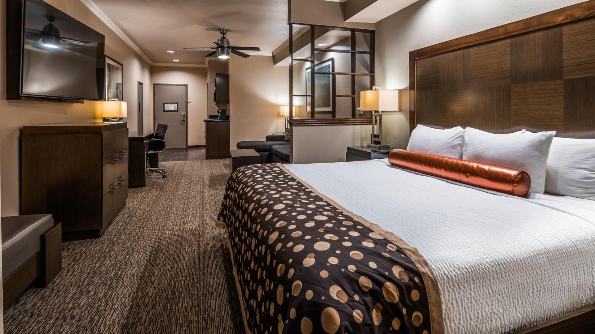 Best Western Premier Crown Chase Inn & Suites photo 34