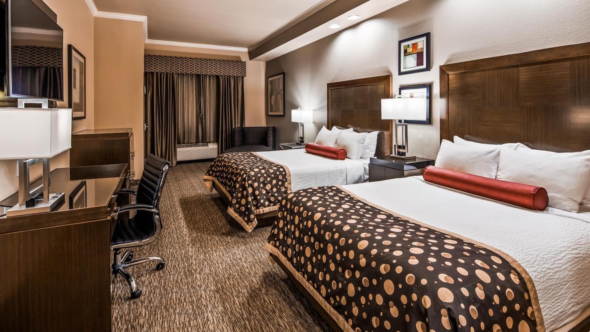 Best Western Premier Crown Chase Inn & Suites photo 10