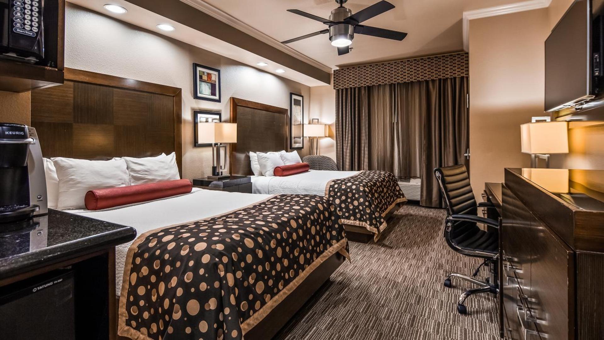 Best Western Premier Crown Chase Inn & Suites photo 8