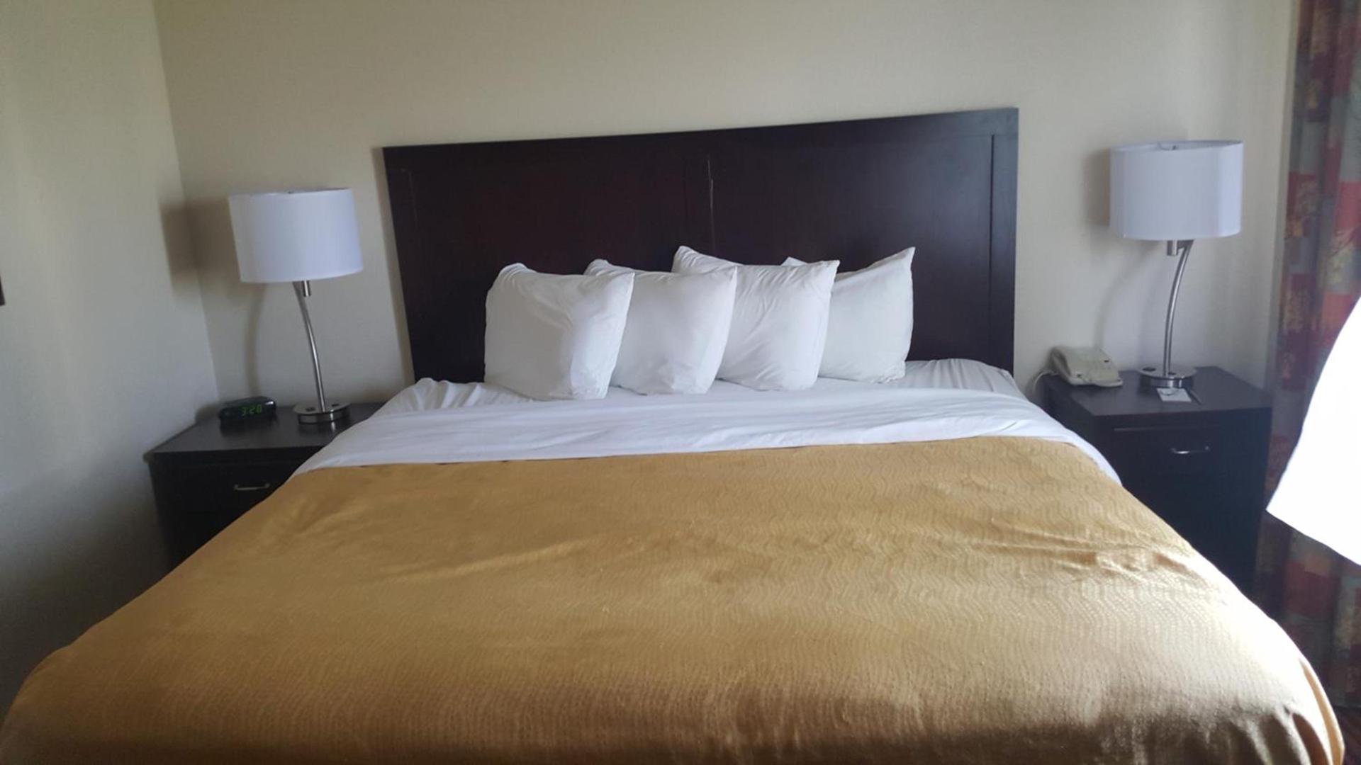 AmericInn by Wyndham Muscatine photo 17