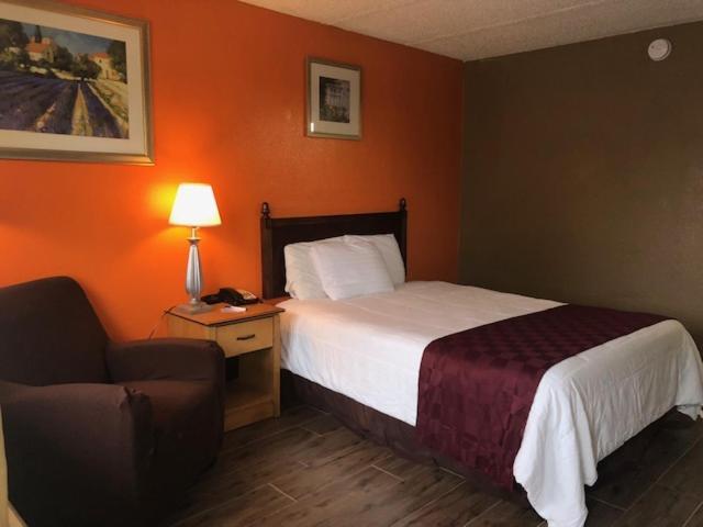 Americas Best Value Inn Laredo photo 55