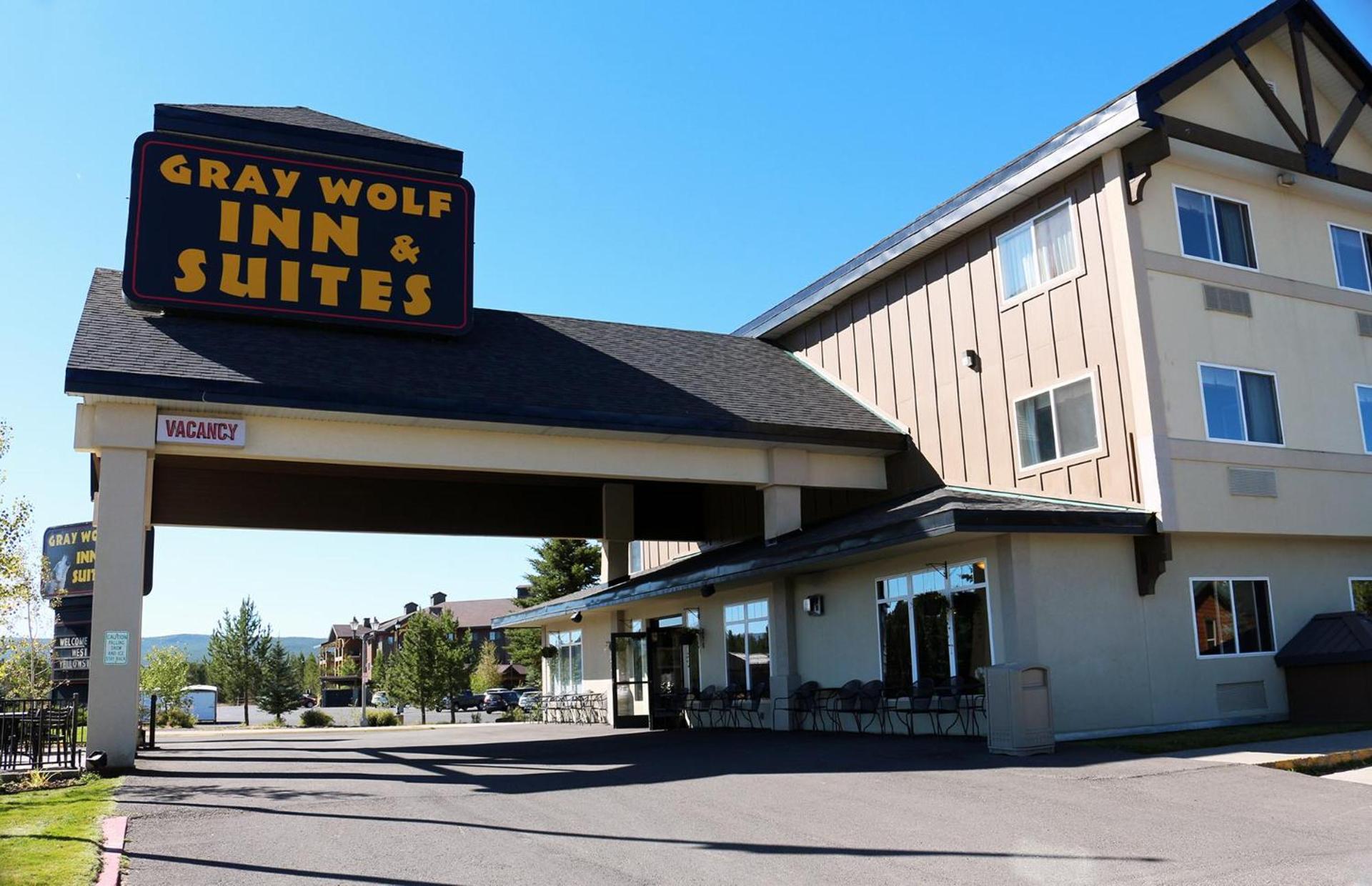 Gray Wolf Inn & Suites photo 5