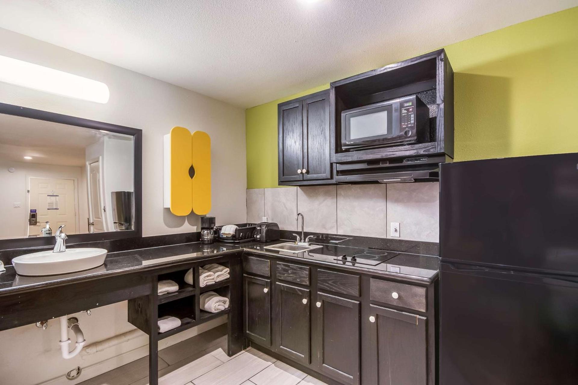 Studio 6-Huntsville, TX photo 19