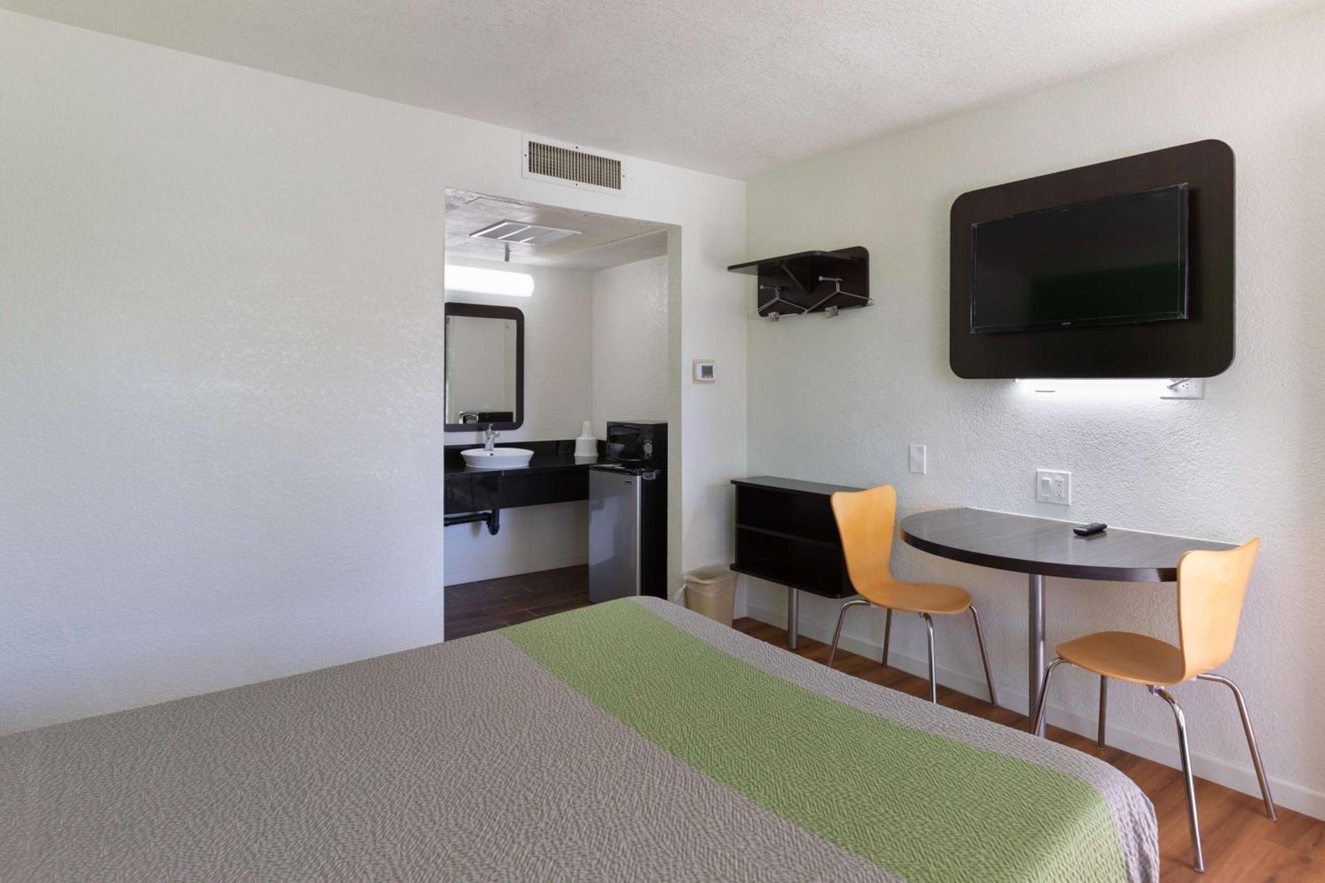 Motel 6-Barstow, CA photo 39