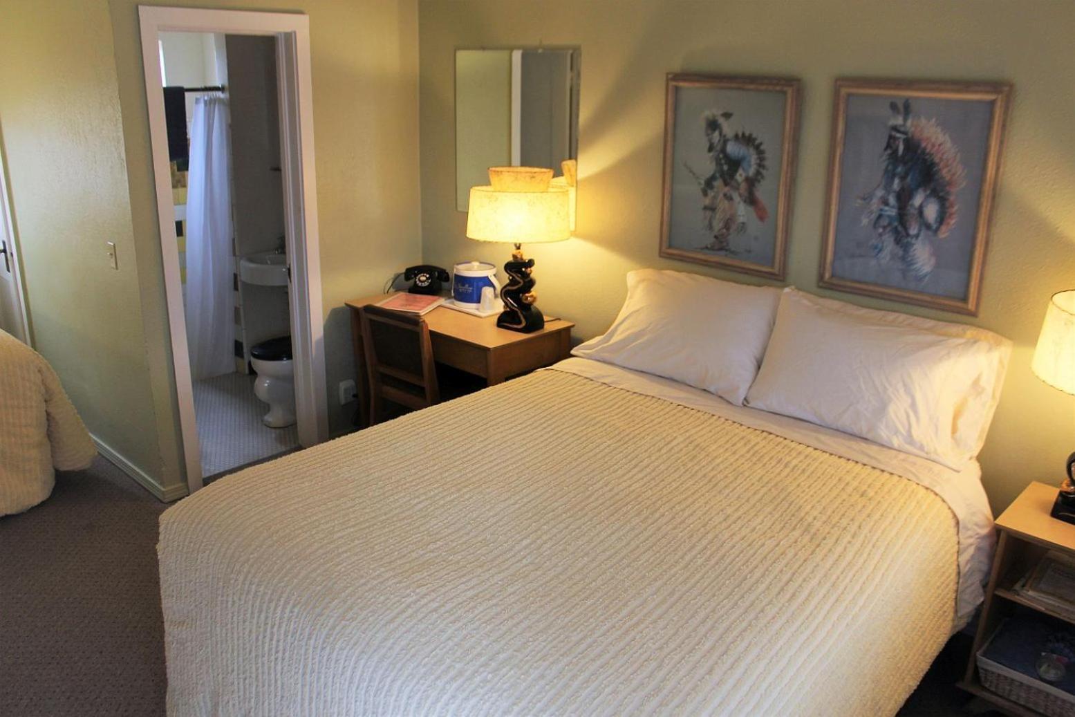 Blue Swallow Motel photo 32
