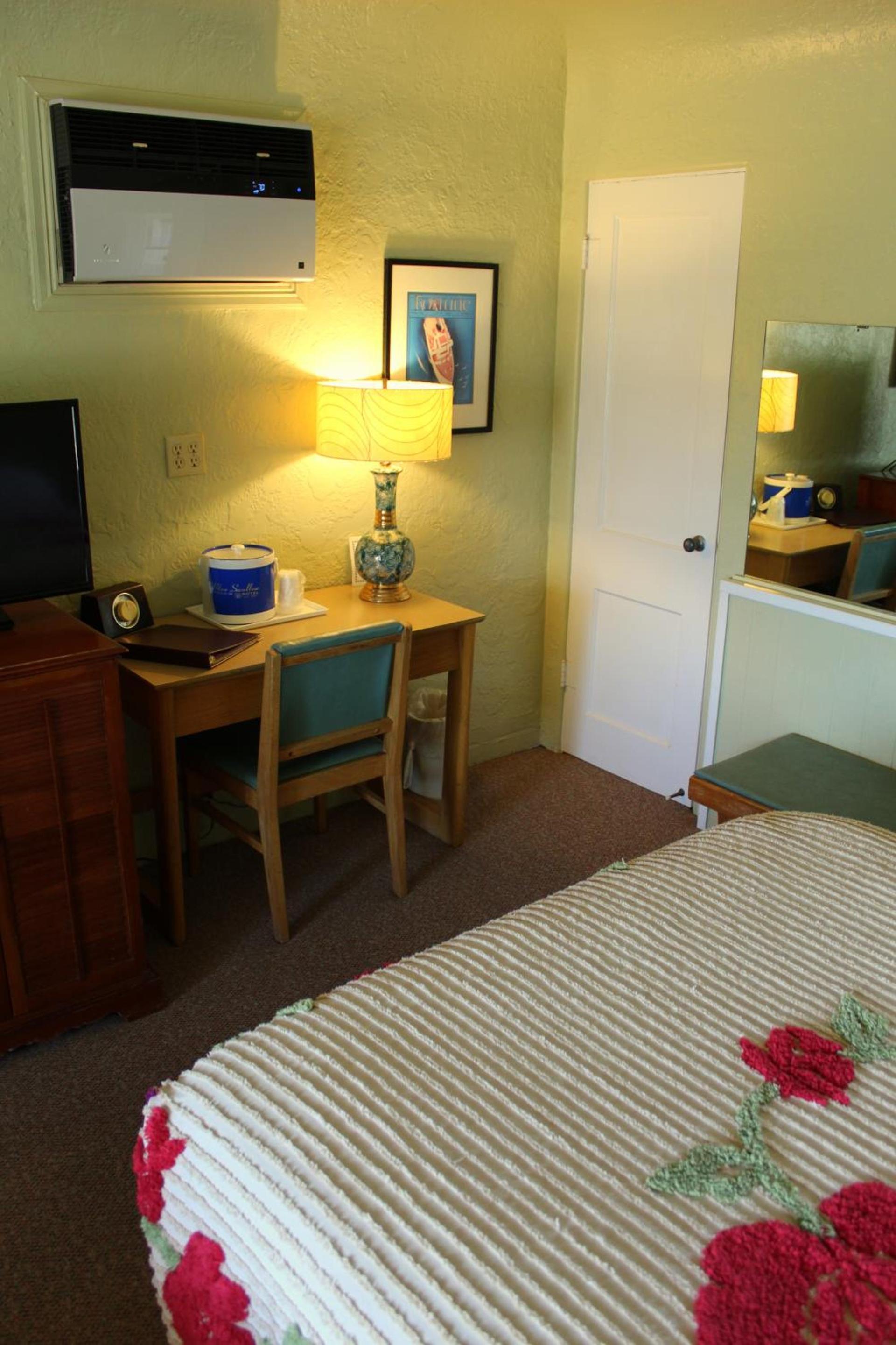 Blue Swallow Motel photo 30
