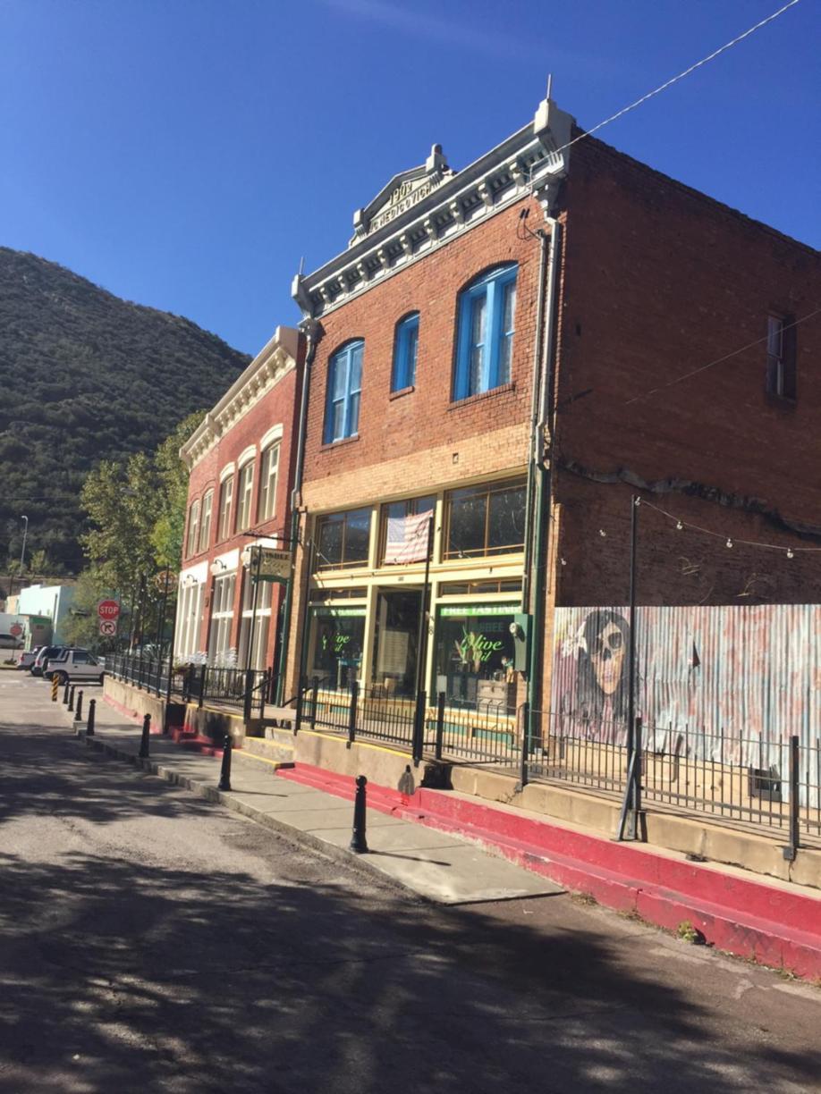 Bisbee Brownstone Suites photo 40