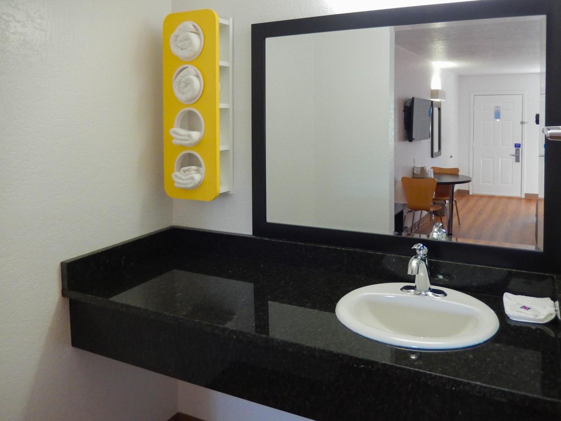 Motel 6-Moultrie, GA photo 39
