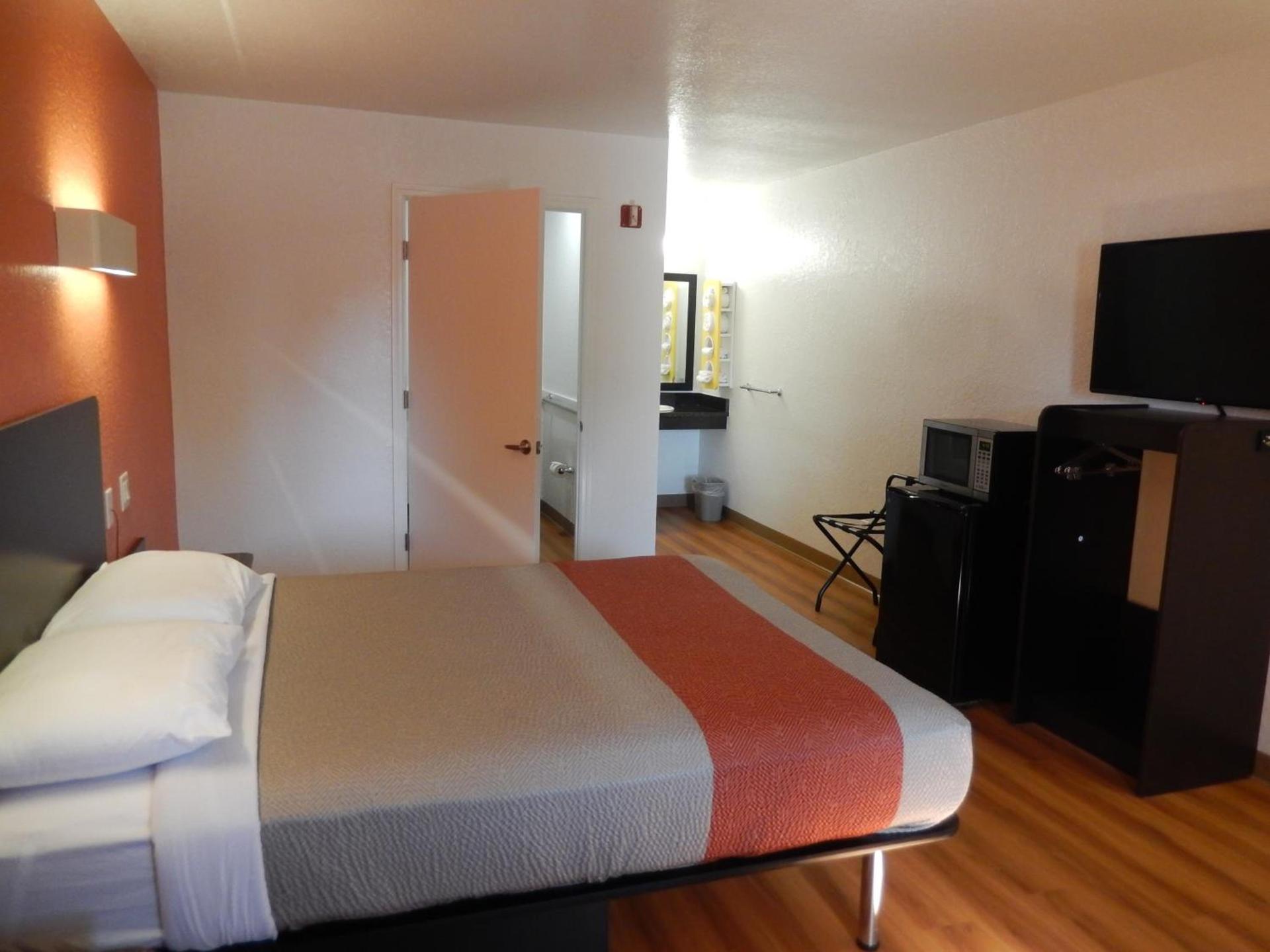 Motel 6-Moultrie, GA photo 46