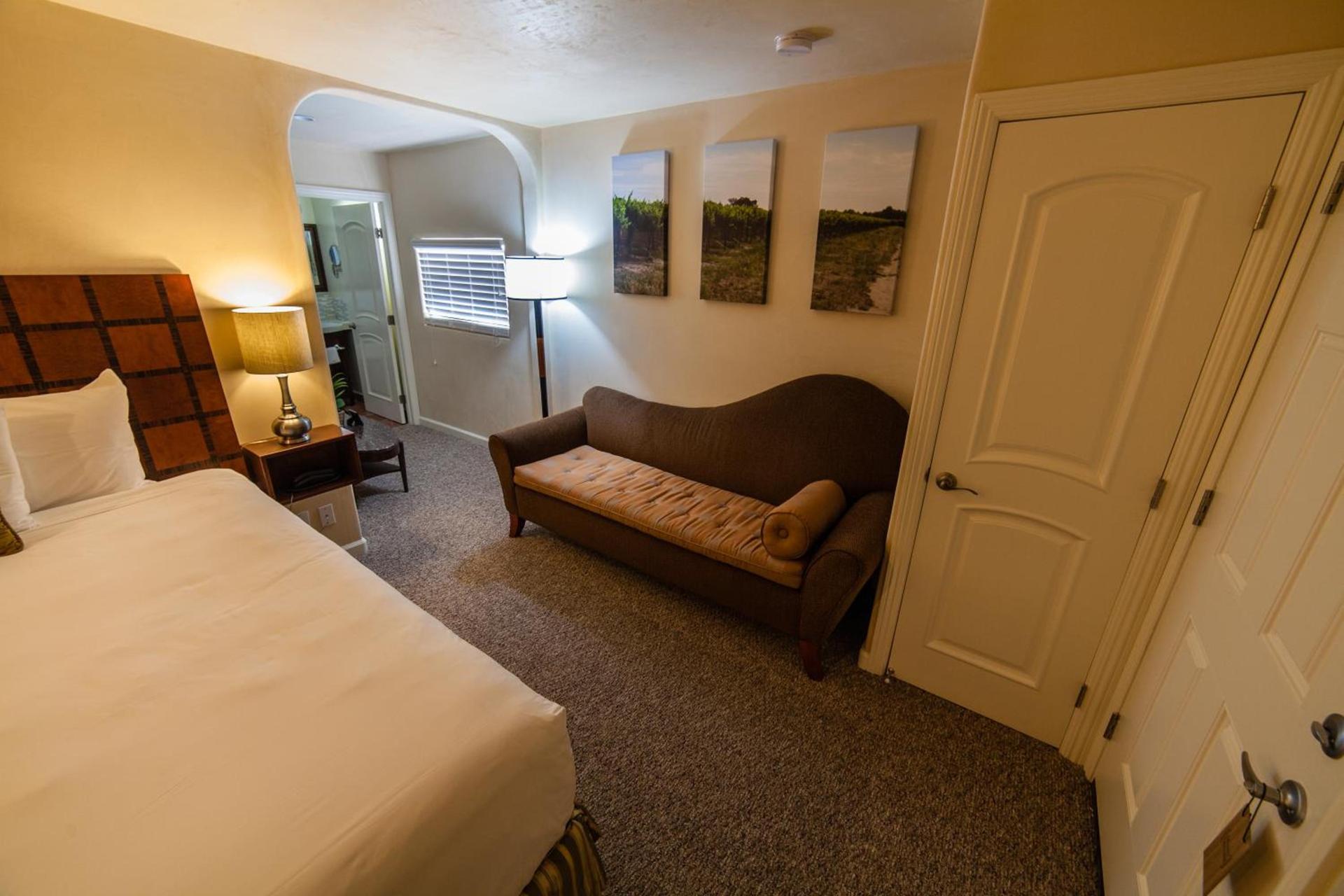 The Vendange Carmel Inn & Suites photo 85