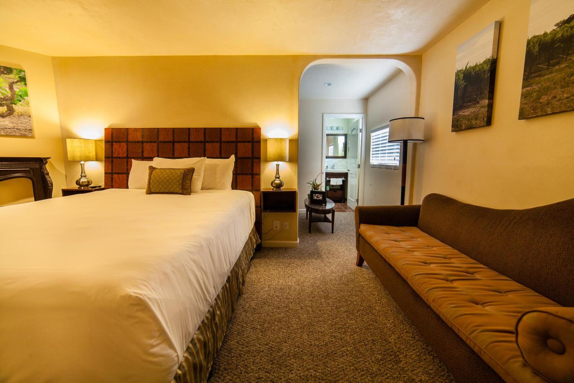 The Vendange Carmel Inn & Suites photo 55