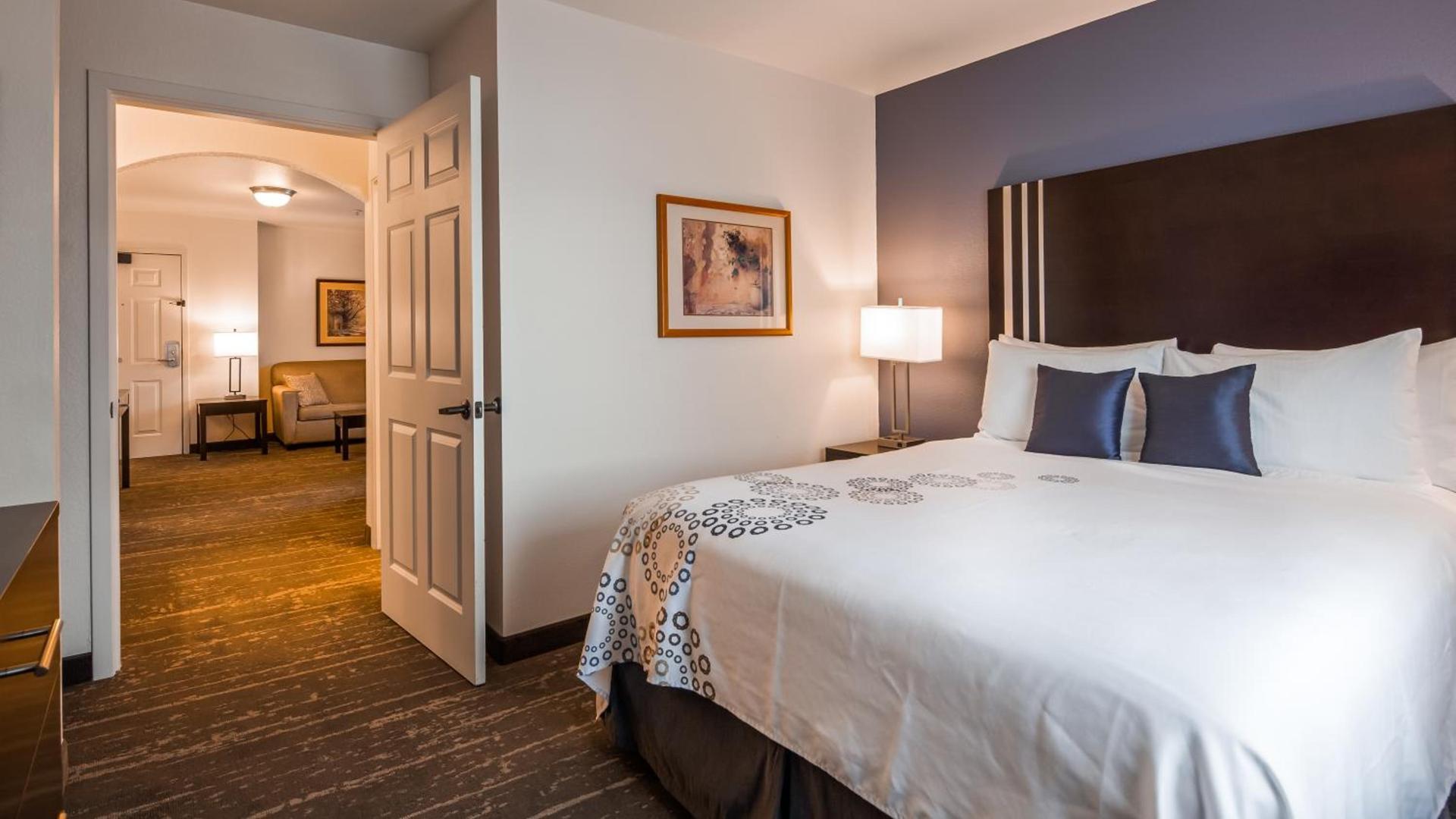Best Western Plus Edmonds Harbor Inn photo 74