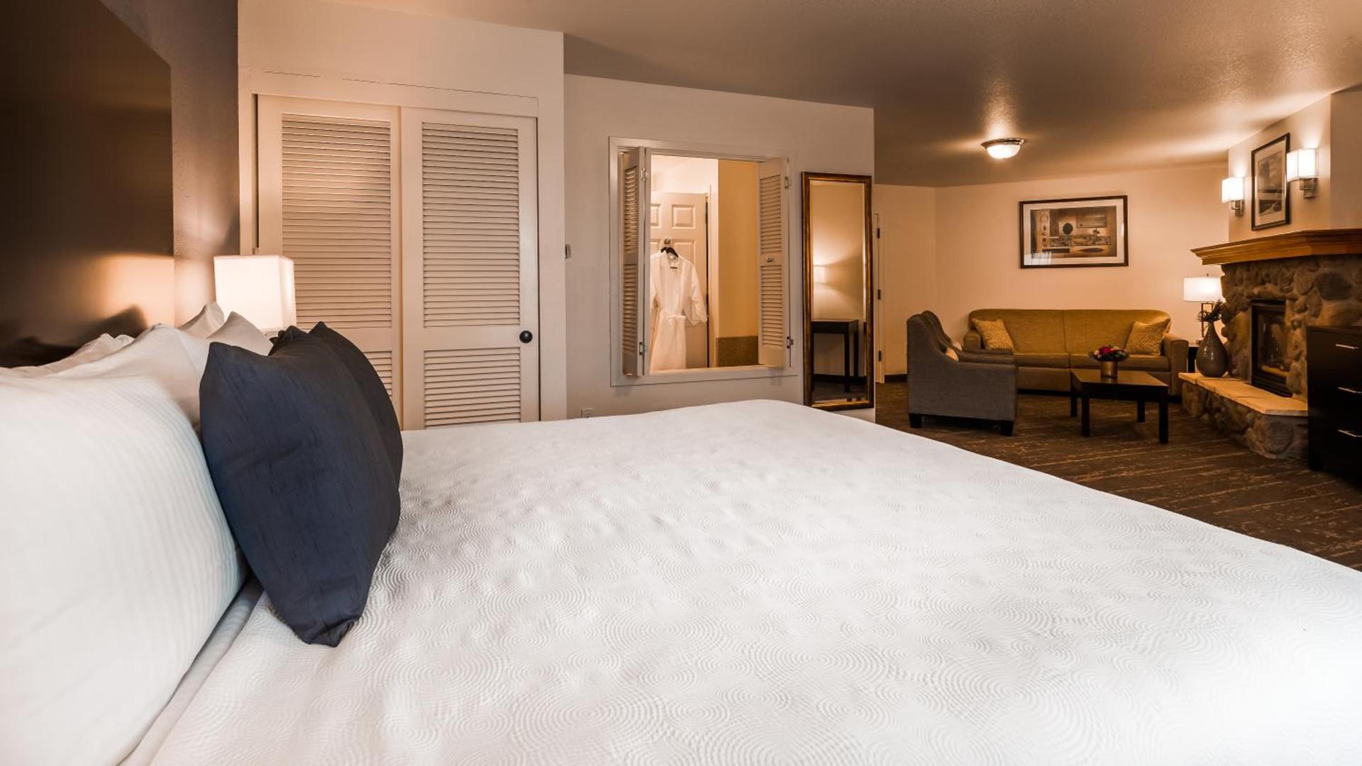 Best Western Plus Edmonds Harbor Inn photo 76