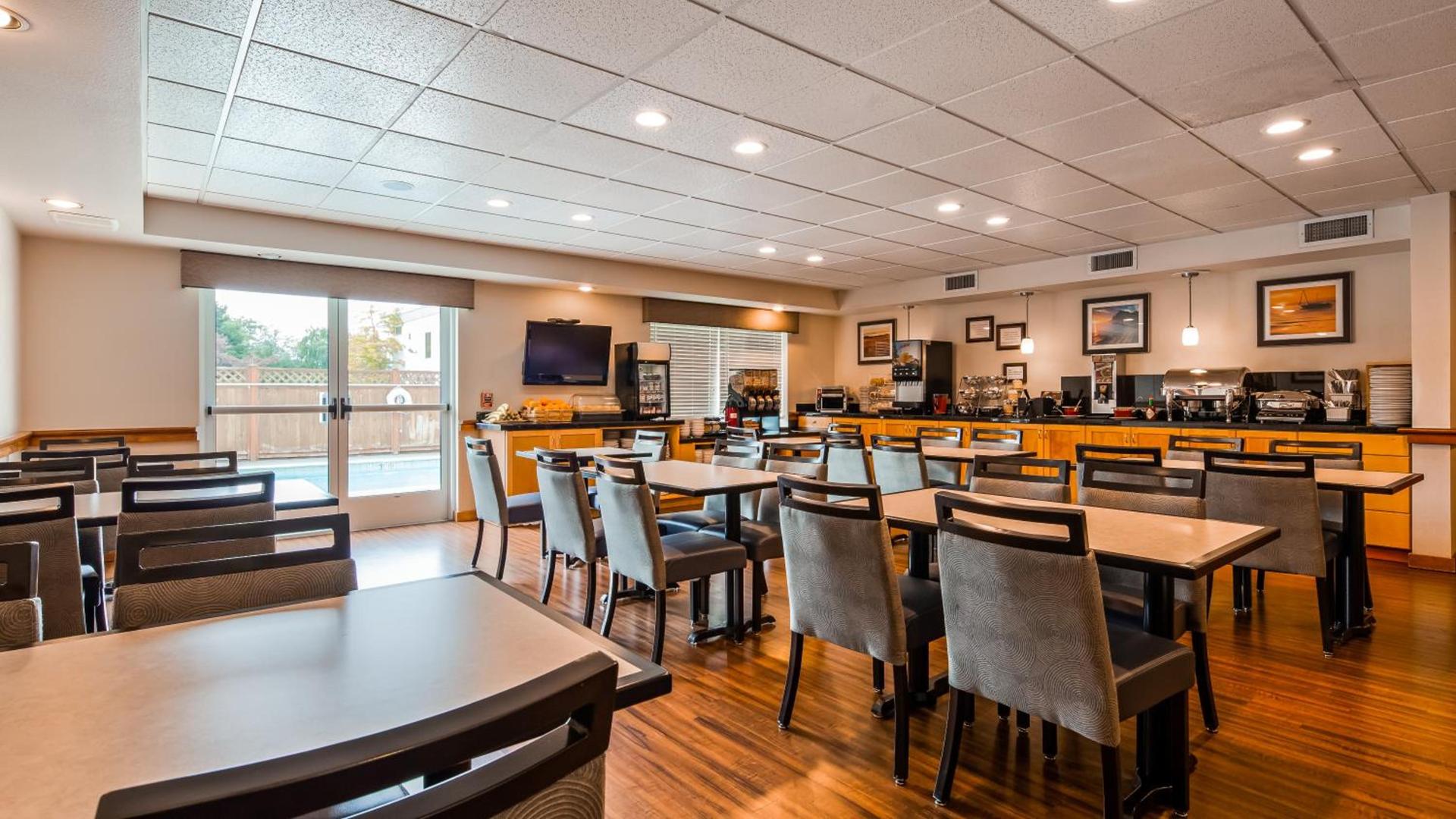 Best Western Plus Edmonds Harbor Inn photo 83