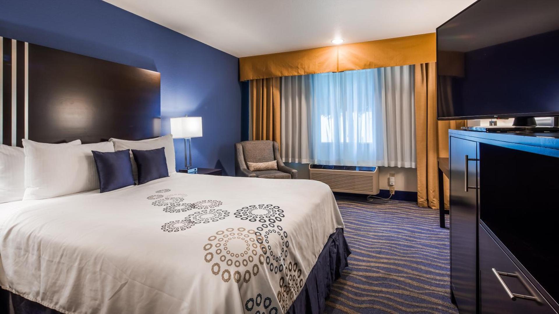 Best Western Plus Edmonds Harbor Inn photo 77