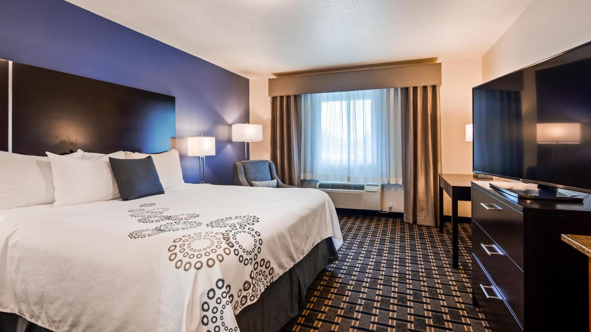 Best Western Plus Edmonds Harbor Inn photo 75