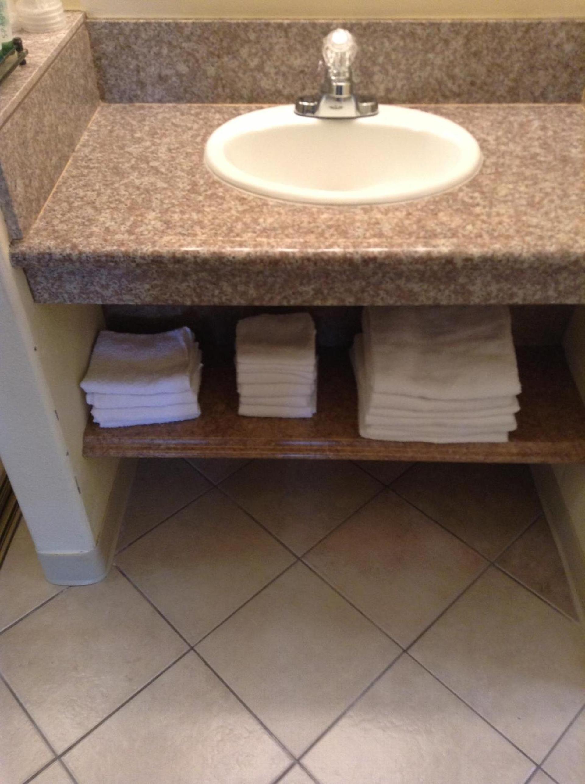 Best Inn & Suites photo 9