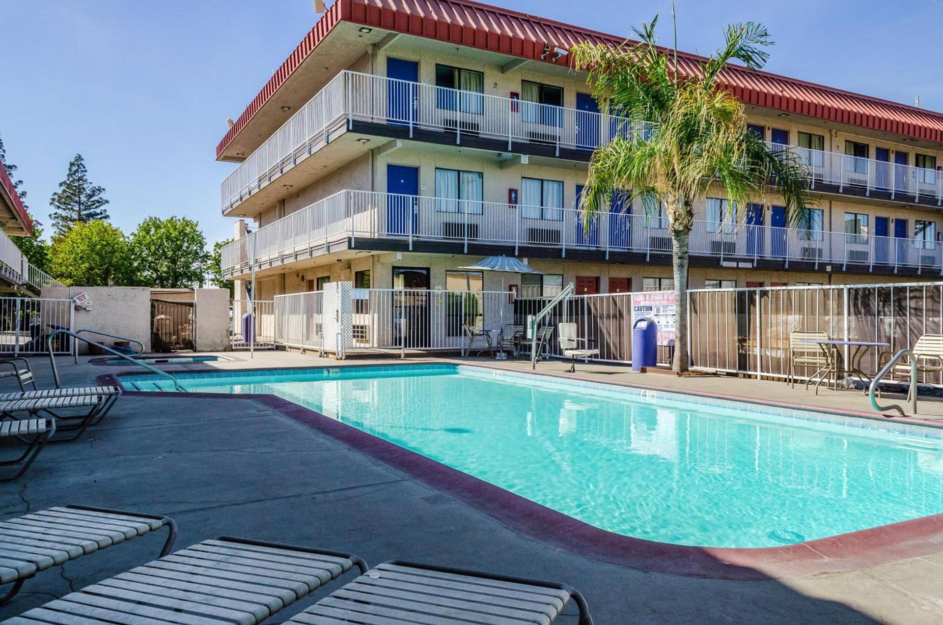 Studio 6-Fresno, CA - Extended Stay photo 8