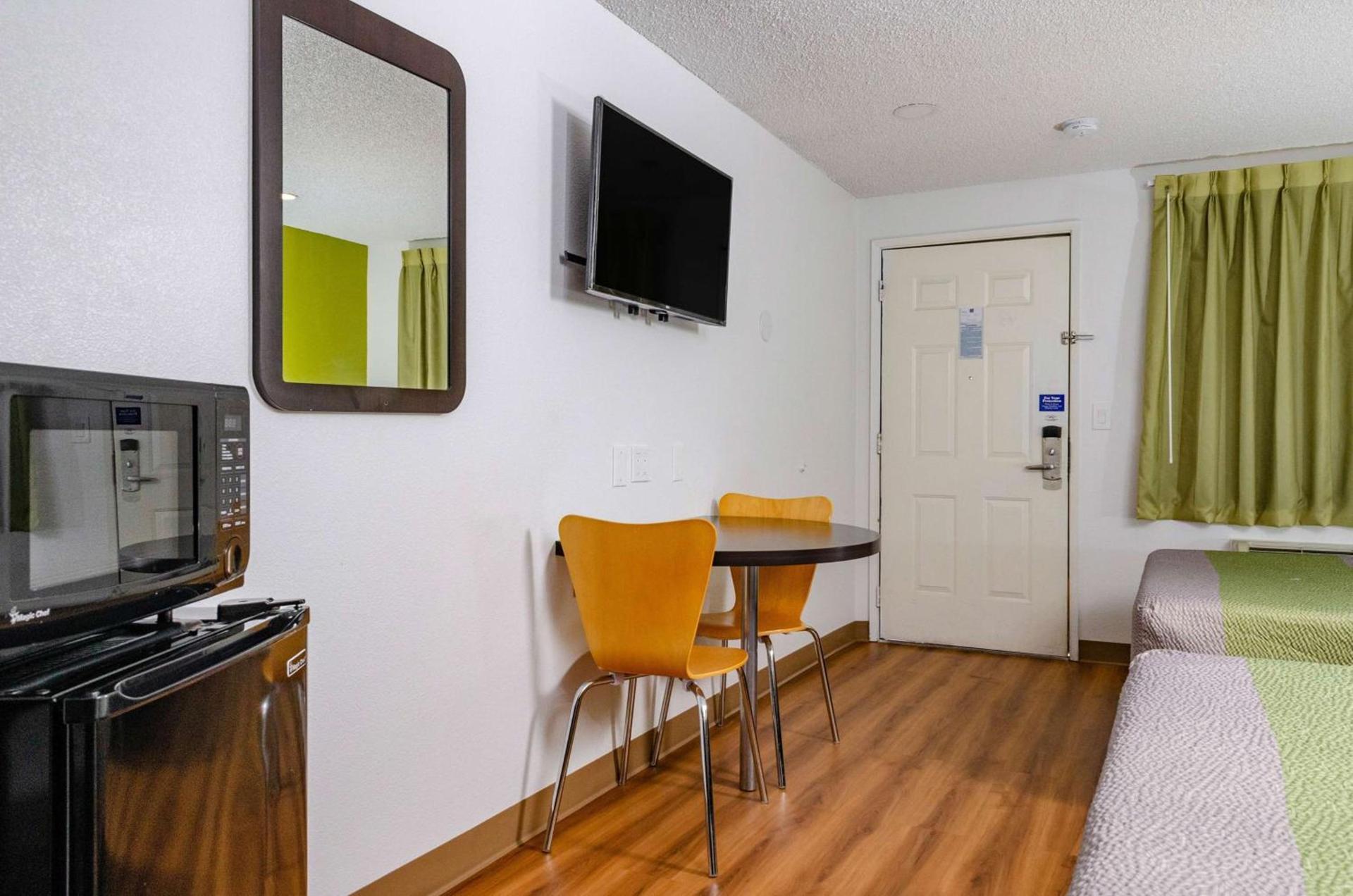 Motel 6-Fresno, CA - Yosemite Hwy photo 9