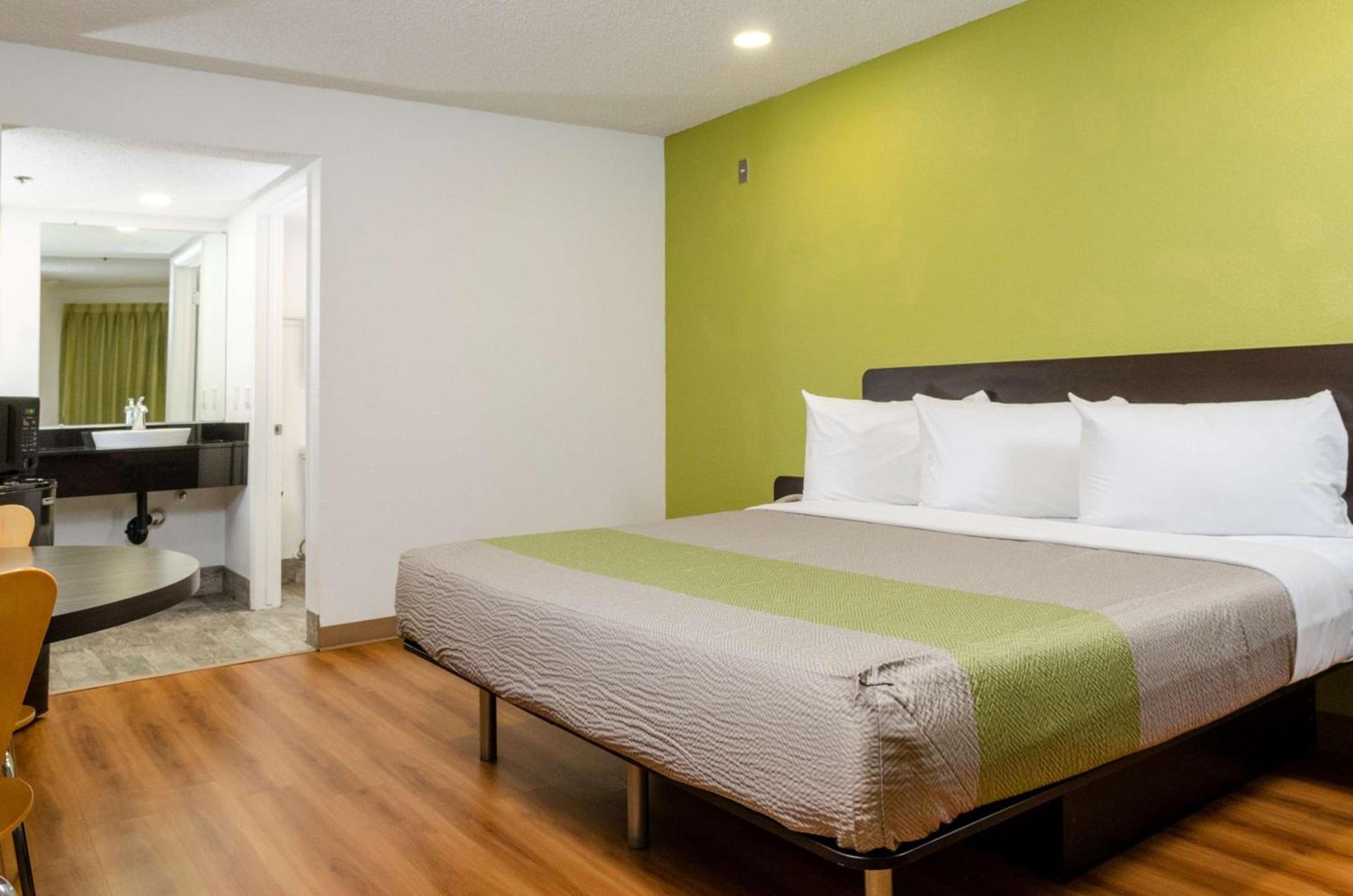 Studio 6-Fresno, CA - Extended Stay photo 11
