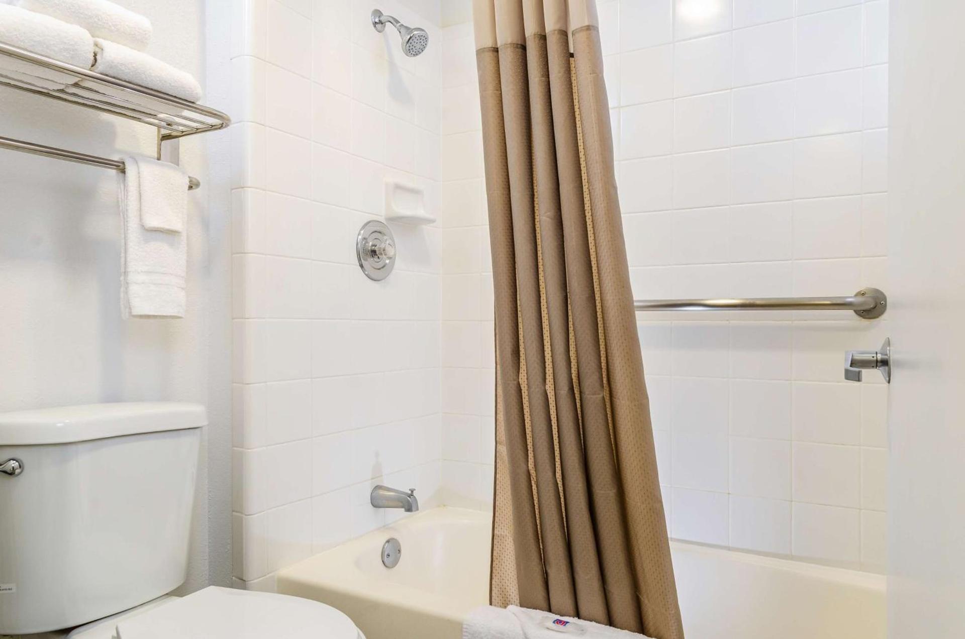 Studio 6-Fresno, CA - Extended Stay photo 20