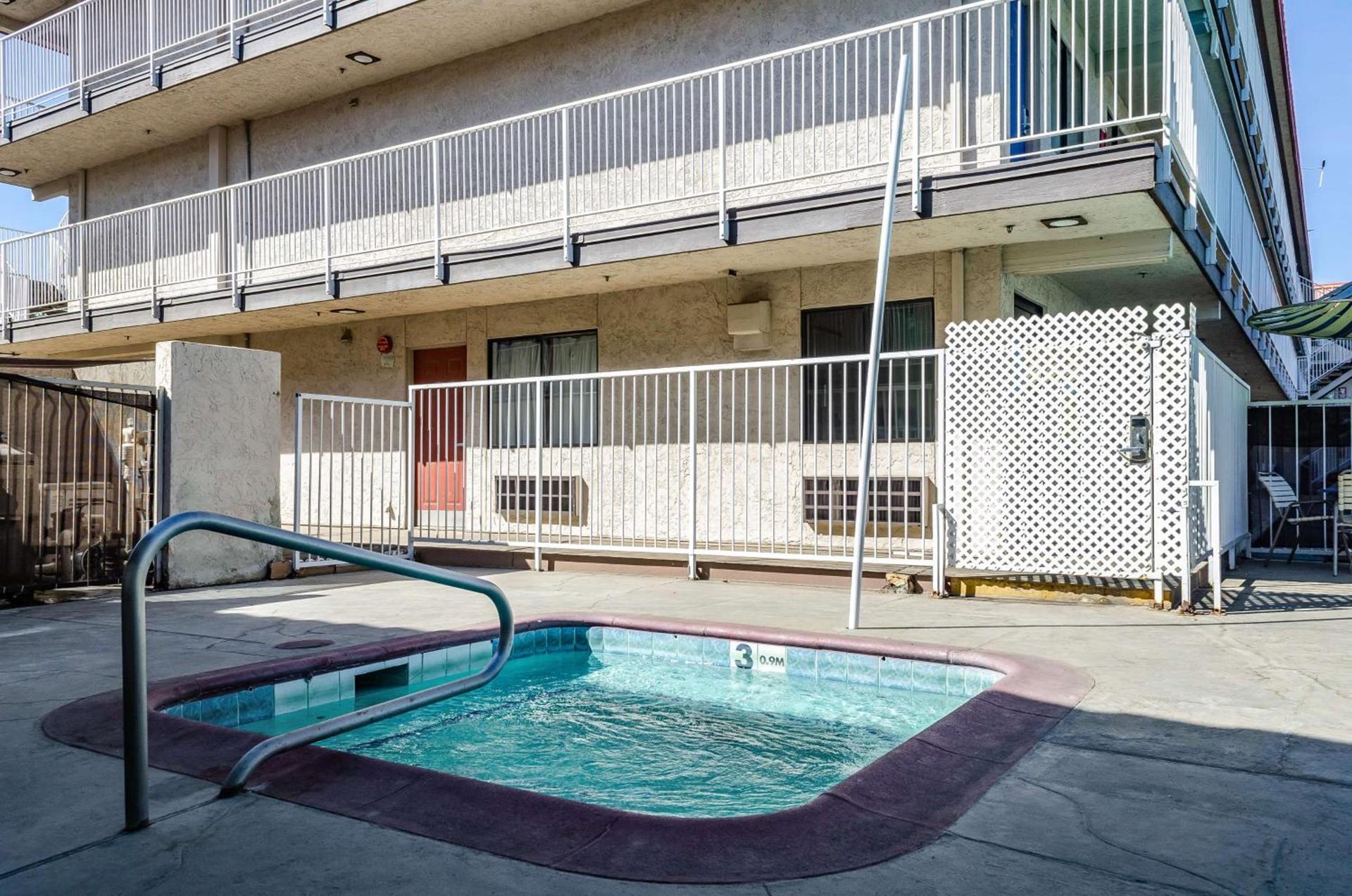 Studio 6-Fresno, CA - Extended Stay photo 7
