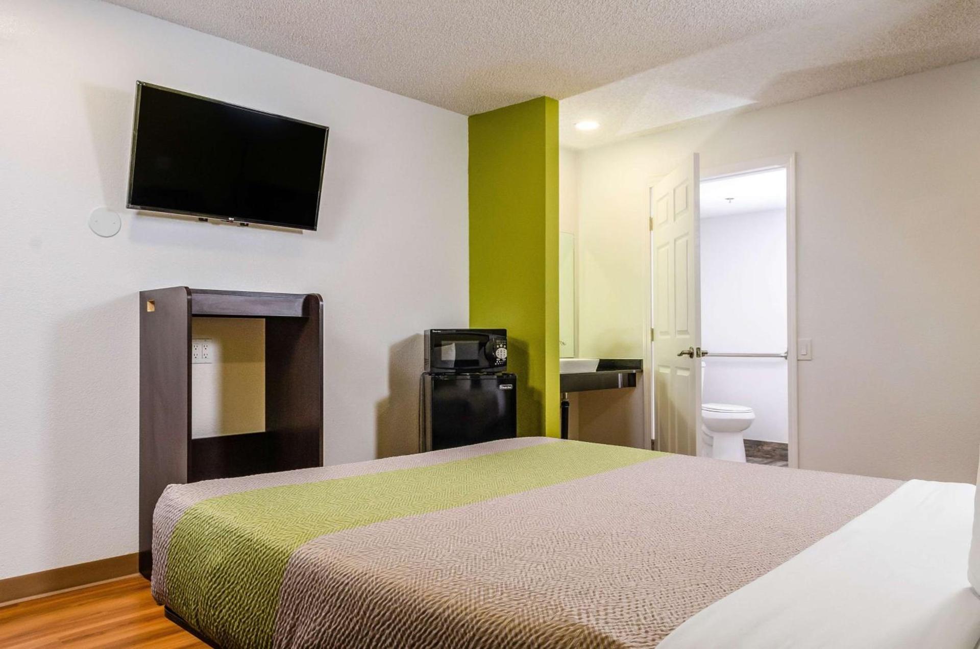 Motel 6-Fresno, CA - Yosemite Hwy photo 7