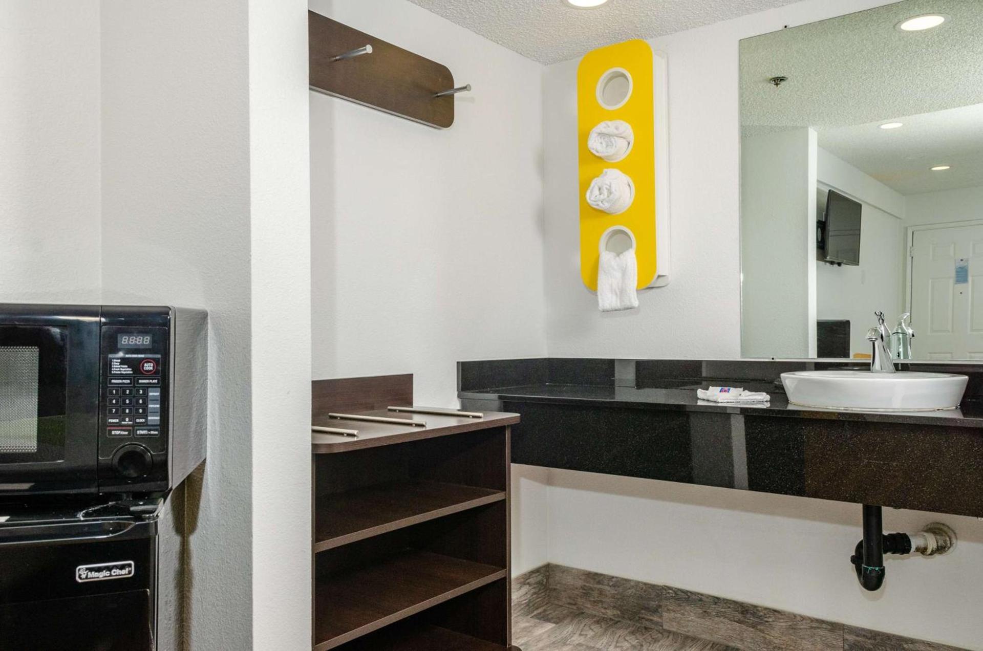 Studio 6-Fresno, CA - Extended Stay photo 19