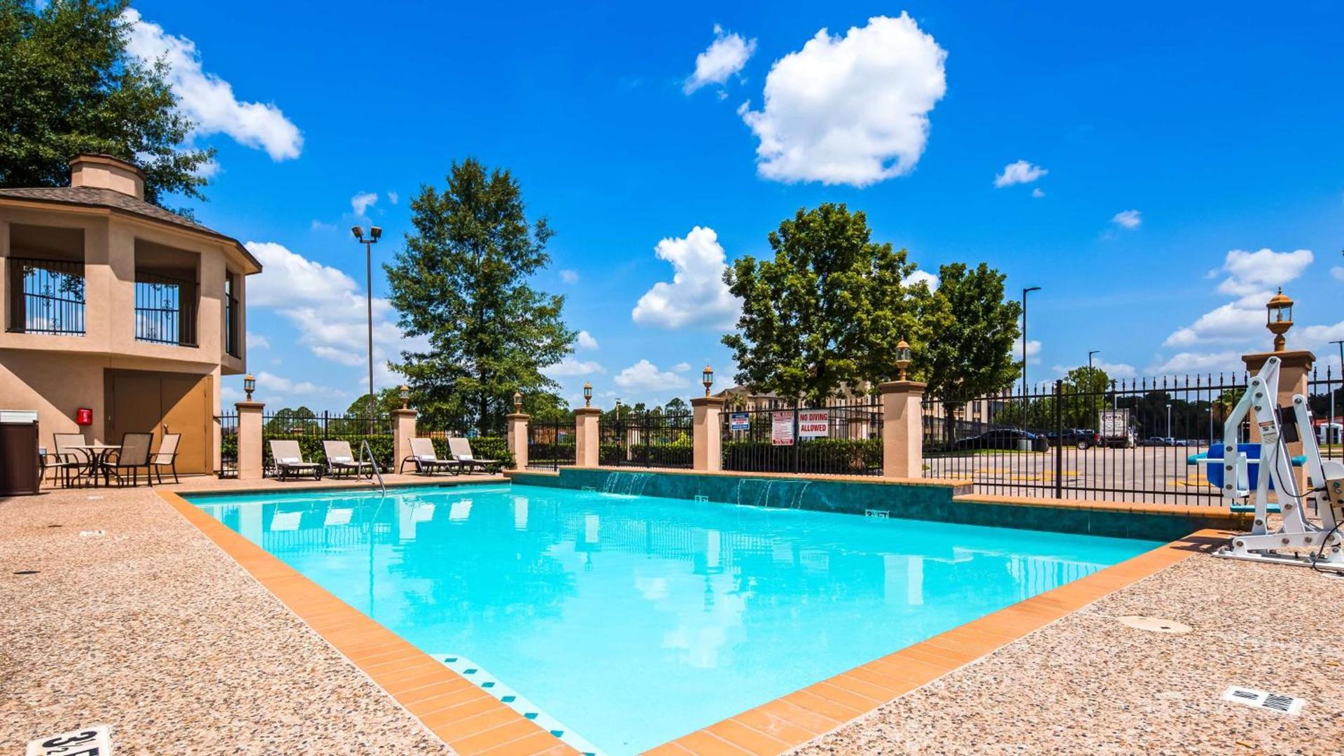 Best Western Plus North Houston Inn & Suites photo 2