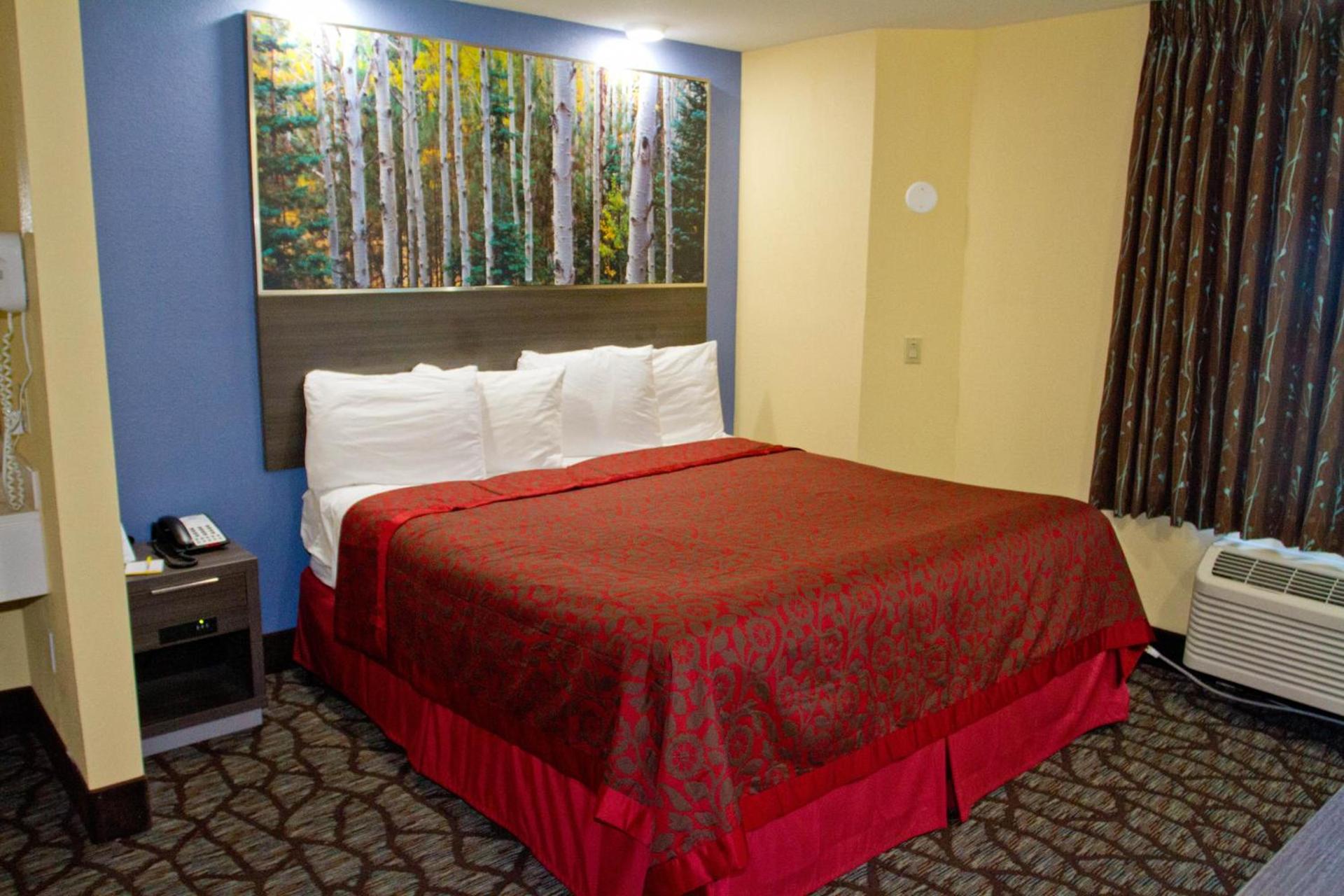 Days Inn by Wyndham Blue Springs photo 18