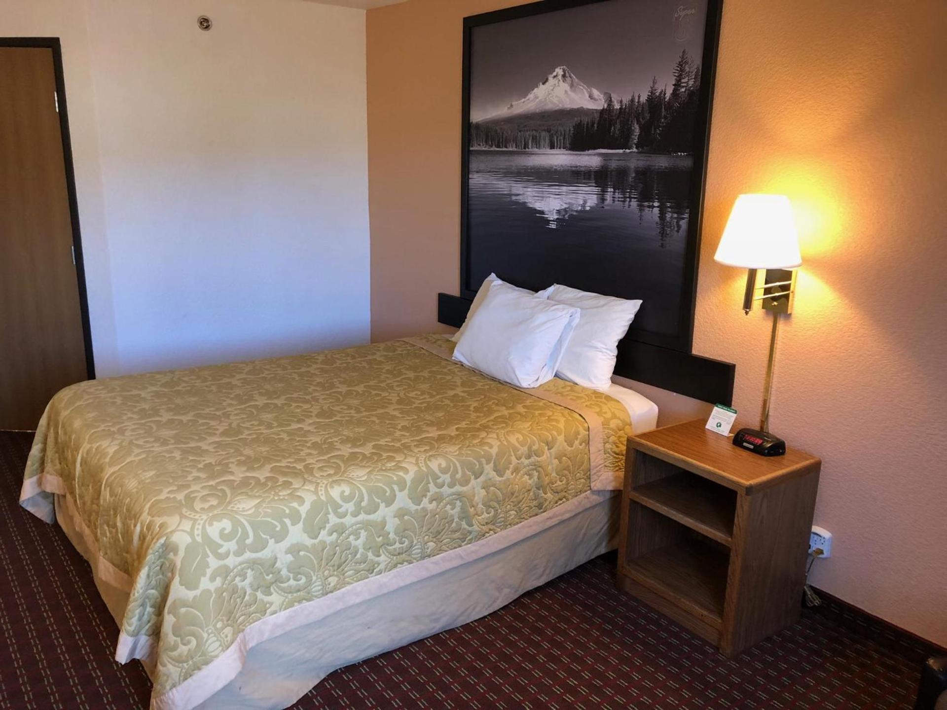Super 8 by Wyndham The Dalles OR photo 59