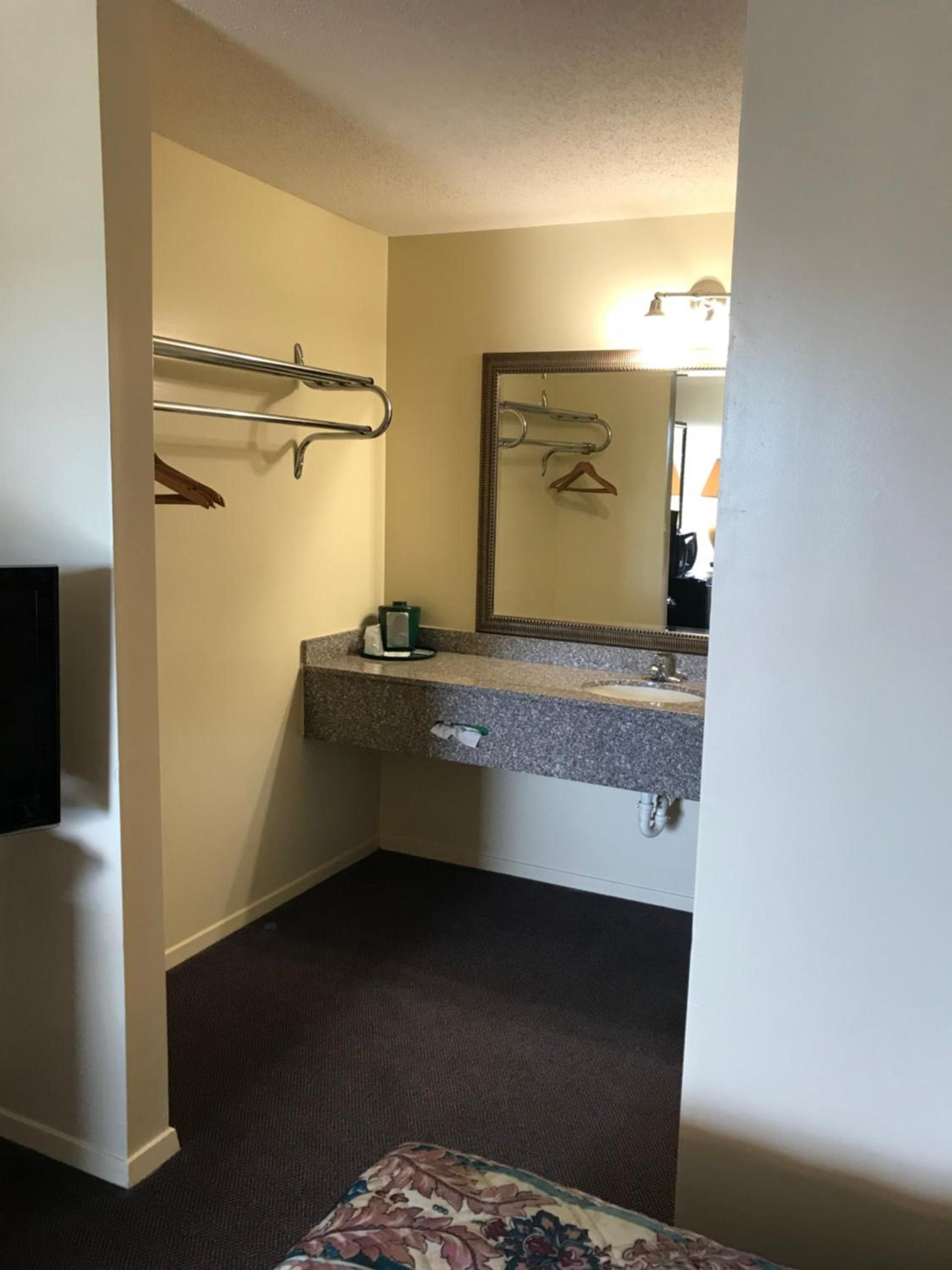 WESTERN MOTEL photo 24