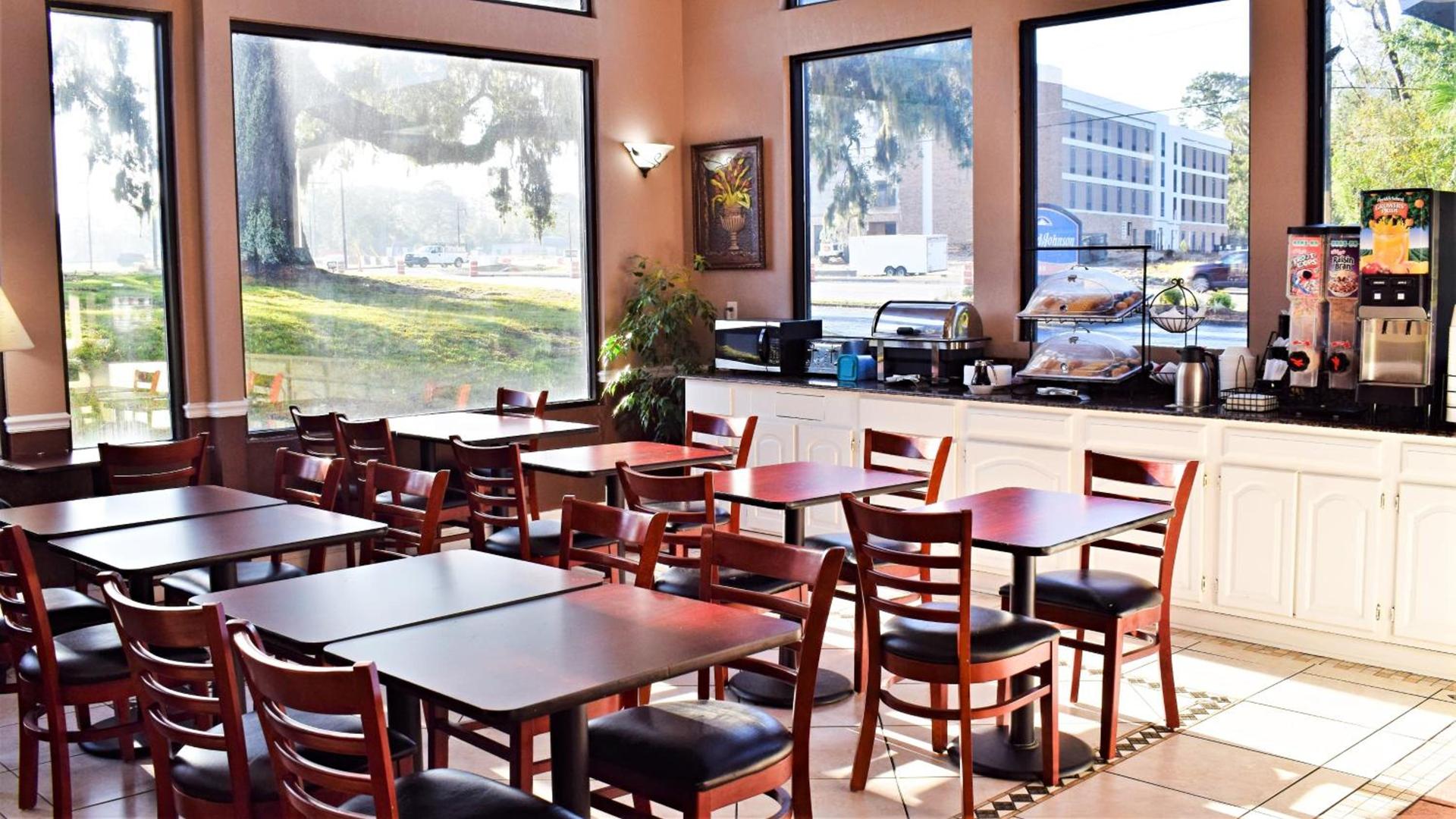 Howard Johnson by Wyndham Beaufort/Parris Island photo 15