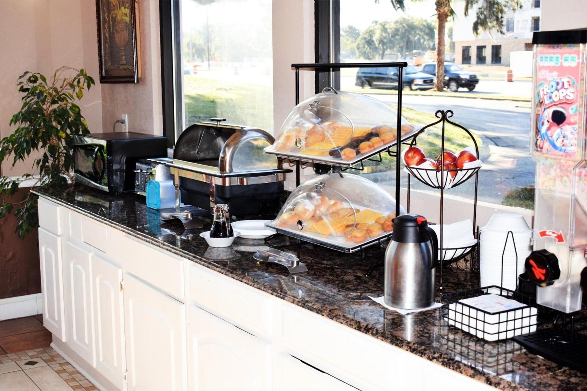 Howard Johnson by Wyndham Beaufort/Parris Island photo 18