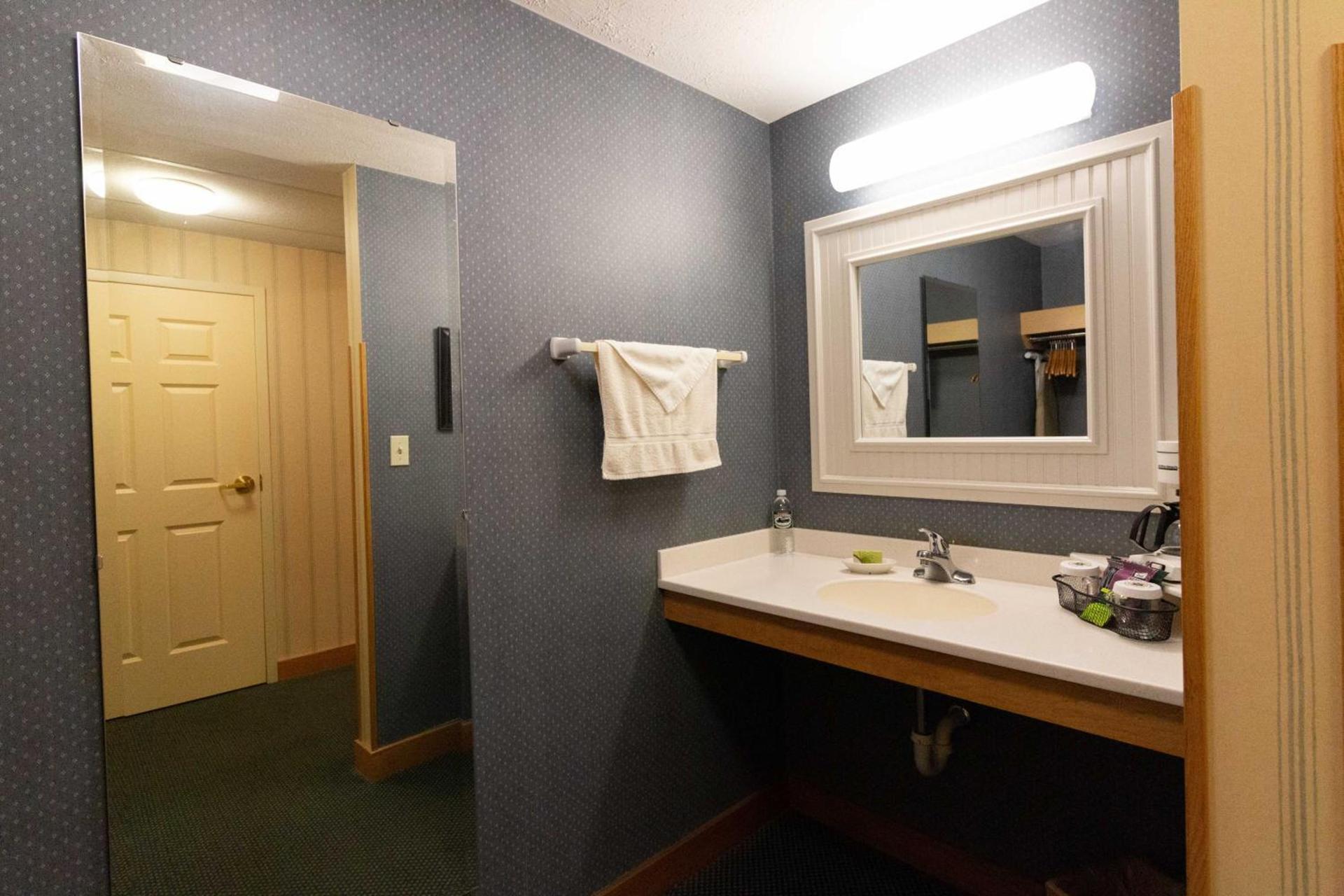Essenhaus Inn & Conf. Center photo 15