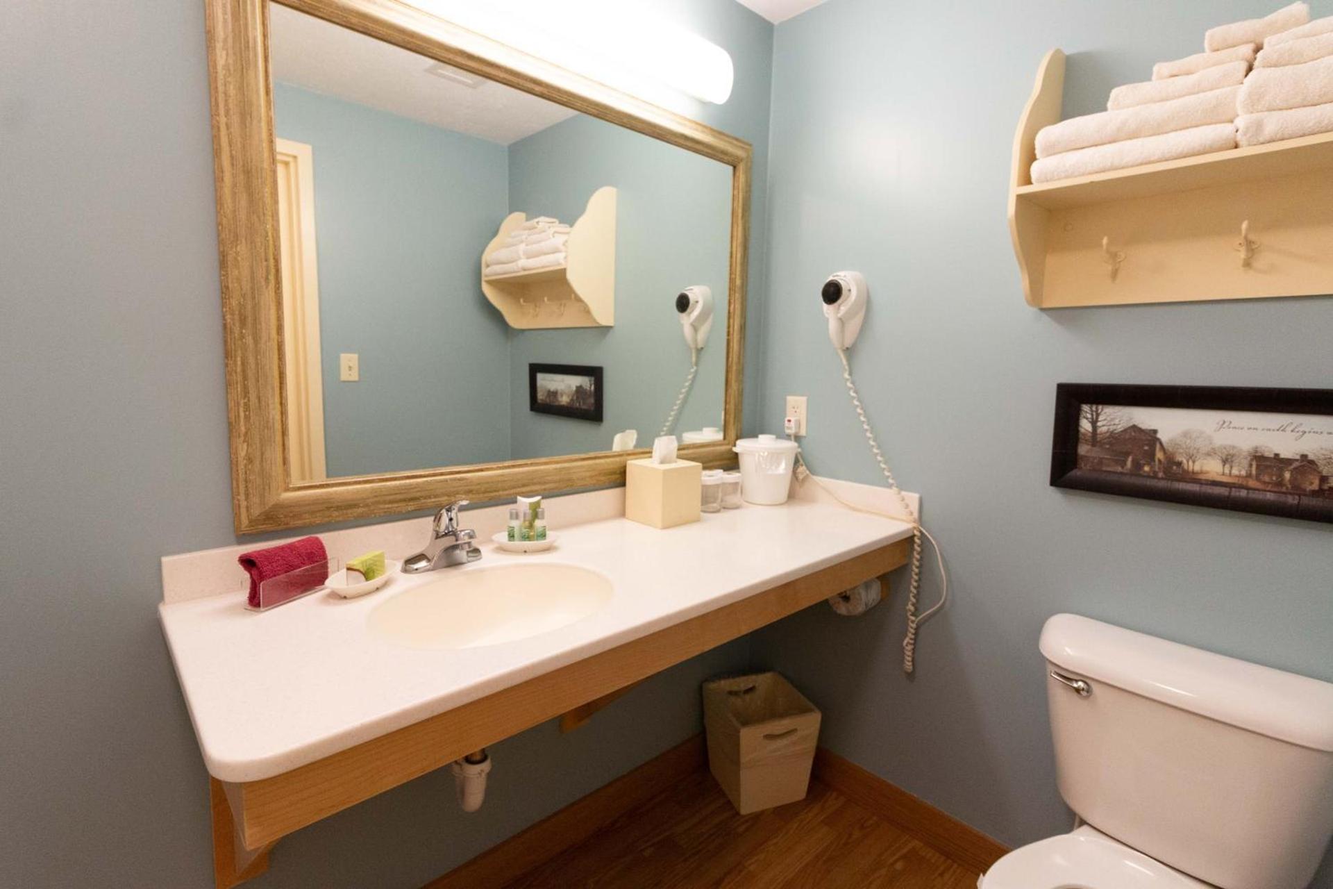 Essenhaus Inn & Conf. Center photo 18